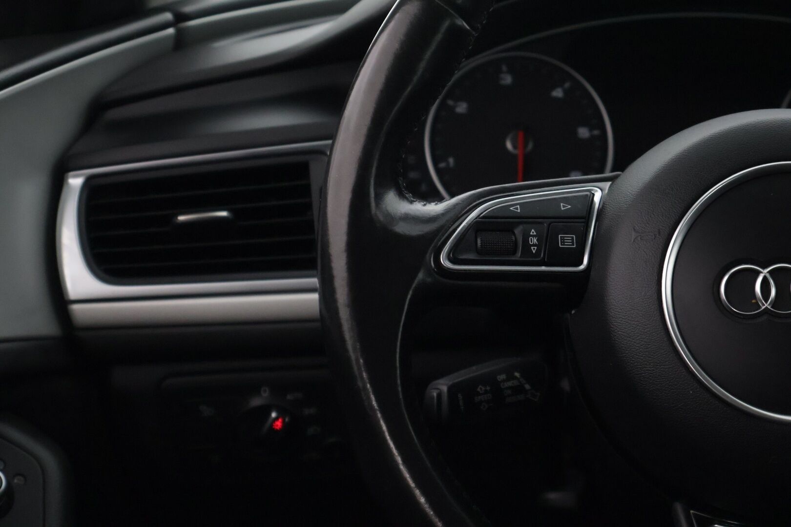 Audi A6 2015 Avant Business Sport 3,0 V6 TDI 160 kW quattro S tronic * Vetokoukku / Tutkat / Vakkari / Sähkökontti / Sporttipenkit * - * Ketju vaihdettu juuri! / Juuri katsastettu / 2x Renkaat & Vanteet *