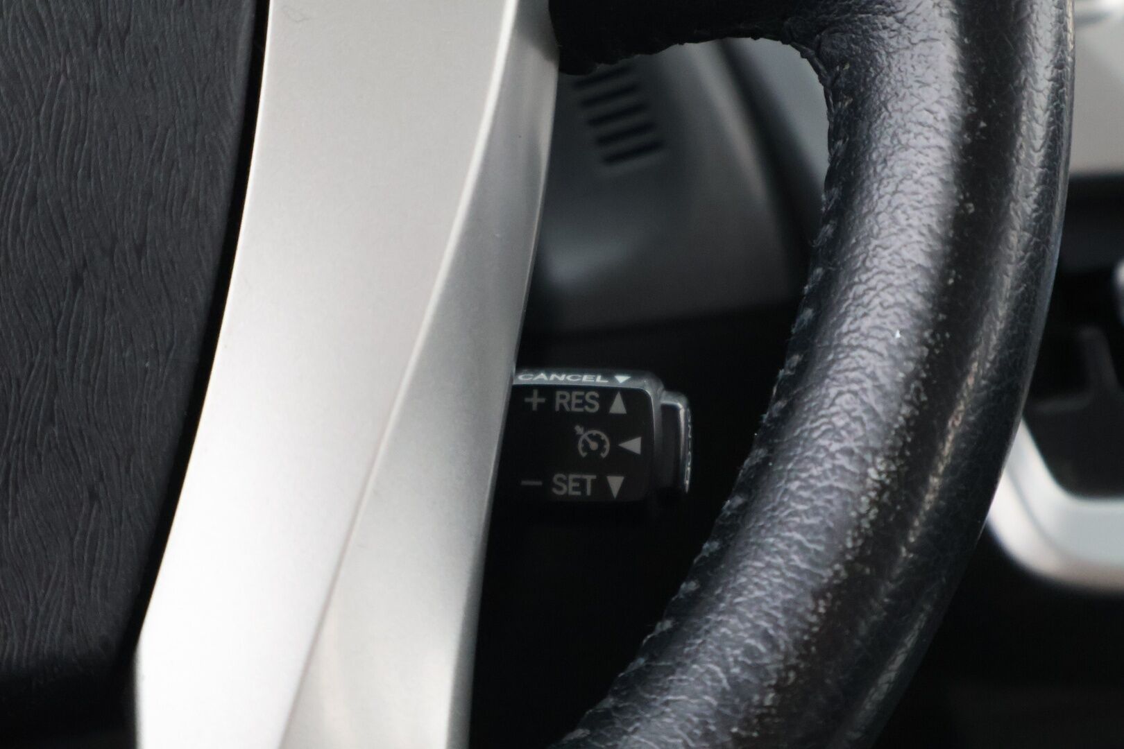 Toyota PRIUS+ 2013 1,8 Hybrid Premium * Vakkari / Navi / 7-Paikkainen / Digimittari / KeylessGo - Metalliväri / 2x Todella hyvät renkaat aluvantein / Juuri tullut Tampereelle! - HULLUT JOULUT KORKOTARJOUS 2,49% 