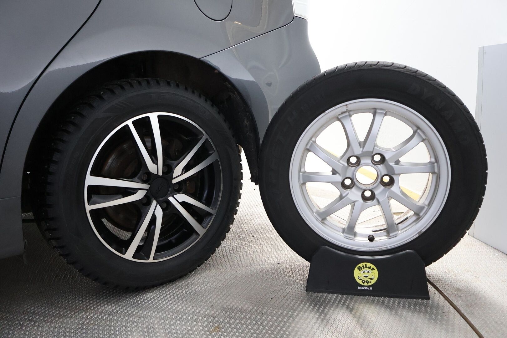 Toyota PRIUS+ 2013 1,8 Hybrid Premium * Vakkari / Navi / 7-Paikkainen / Digimittari / KeylessGo - Metalliväri / 2x Todella hyvät renkaat aluvantein / Juuri tullut Tampereelle! - HULLUT JOULUT KORKOTARJOUS 2,49% 