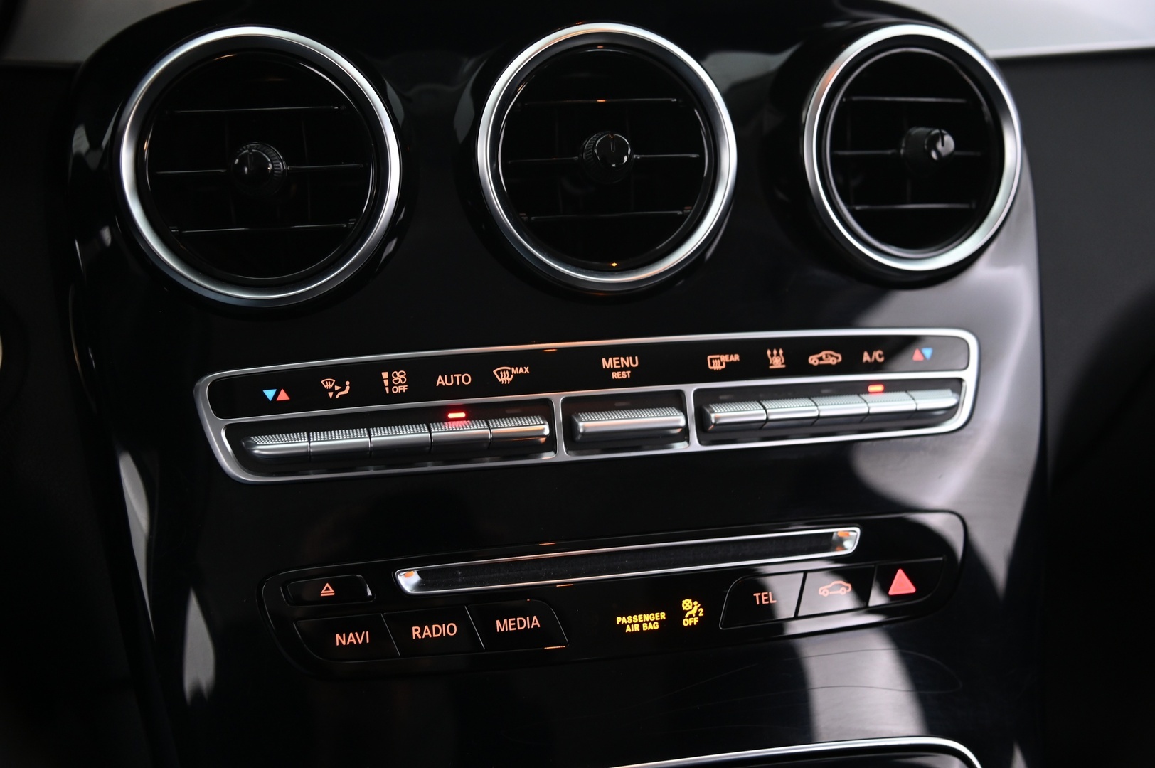 Mercedes-Benz GLC 2018 250 d 4Matic A Suomi Edition - 1-omisteinen Suomi-auto | Merkkihuollettu | Koukku | Webasto | IHC+ | P.Kamera | 2x renkaat&alumiinivanteet