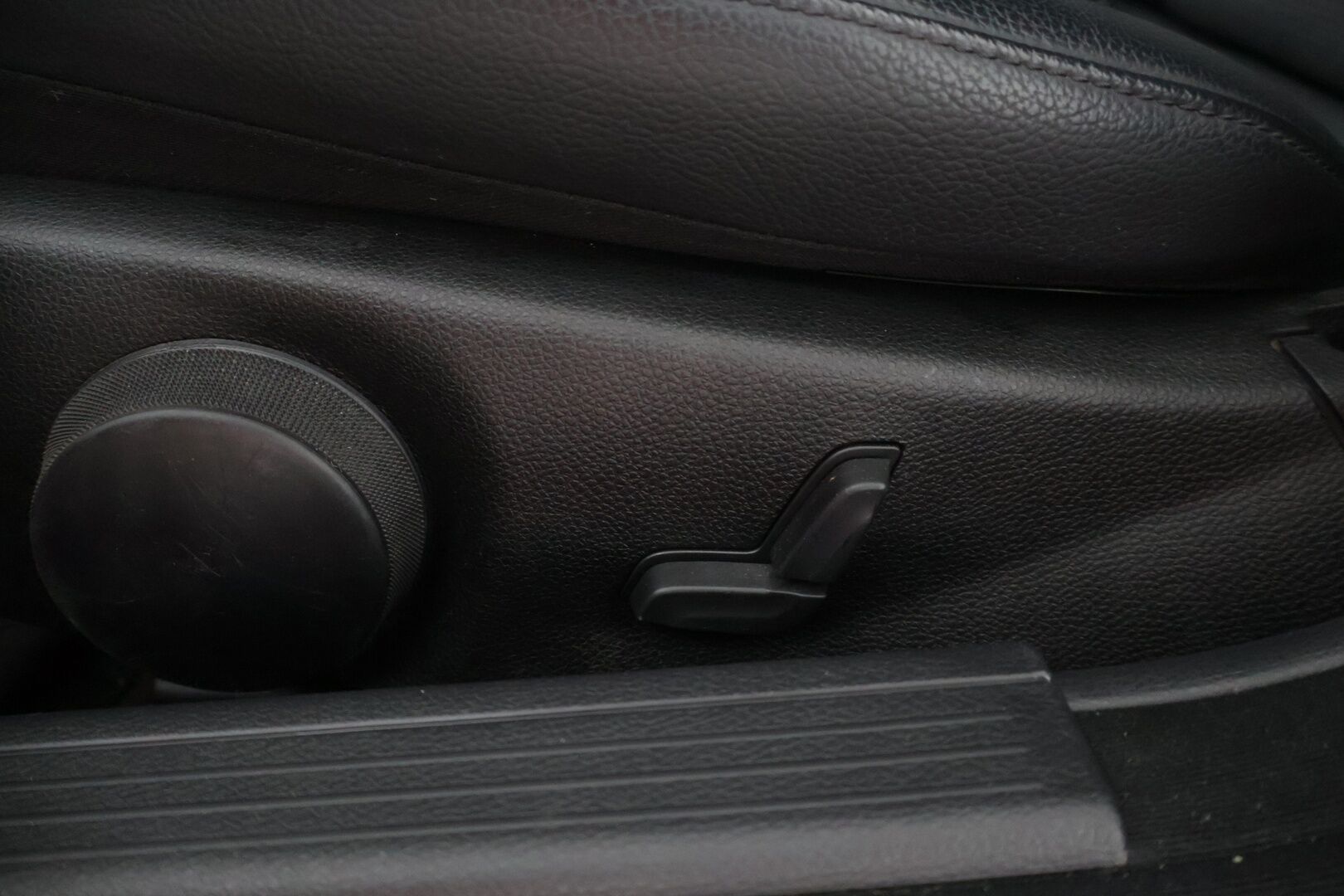 Mercedes-Benz C 2010 C 200 CGI Sedan A Avantgarde * P-tutka / Vakkari / Sähköiset etupenkit * - * Hyvin huollettu Avantgarde Mersu maltillisilla kilometreillä *