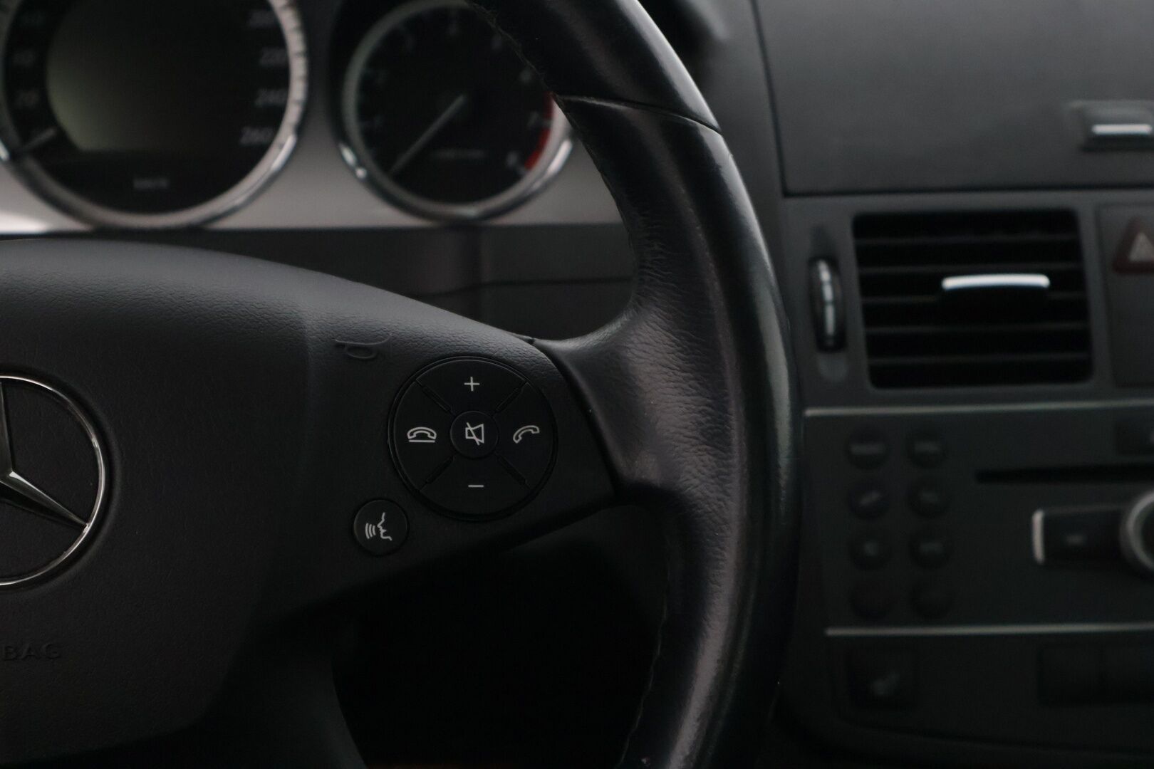 Mercedes-Benz C 2010 C 200 CGI Sedan A Avantgarde * P-tutka / Vakkari / Sähköiset etupenkit * - * Hyvin huollettu Avantgarde Mersu maltillisilla kilometreillä *