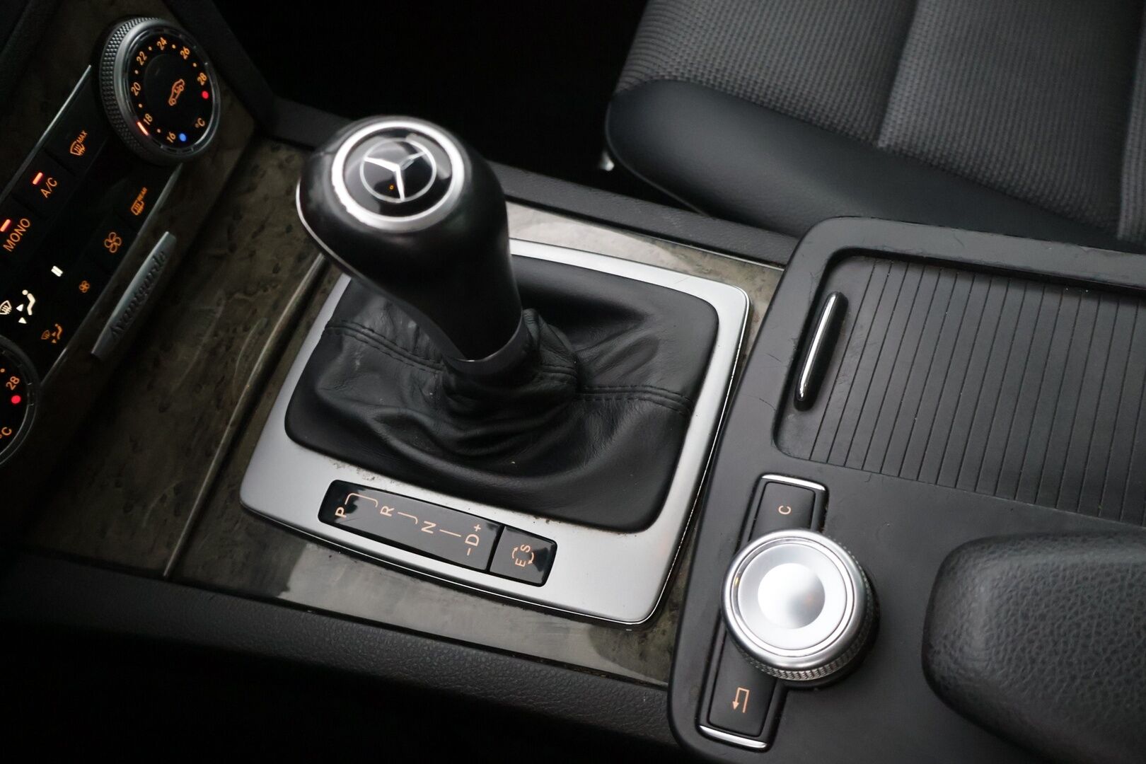 Mercedes-Benz C 2010 C 200 CGI Sedan A Avantgarde * P-tutka / Vakkari / Sähköiset etupenkit * - * Hyvin huollettu Avantgarde Mersu maltillisilla kilometreillä *