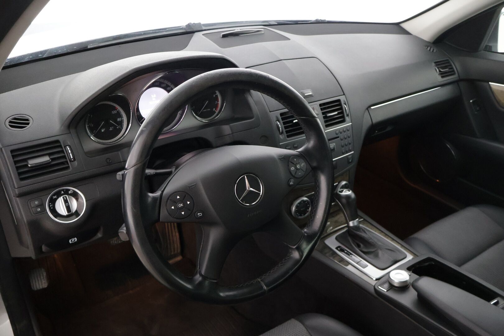 Mercedes-Benz C 2010 C 200 CGI Sedan A Avantgarde * P-tutka / Vakkari / Sähköiset etupenkit * - * Hyvin huollettu Avantgarde Mersu maltillisilla kilometreillä *