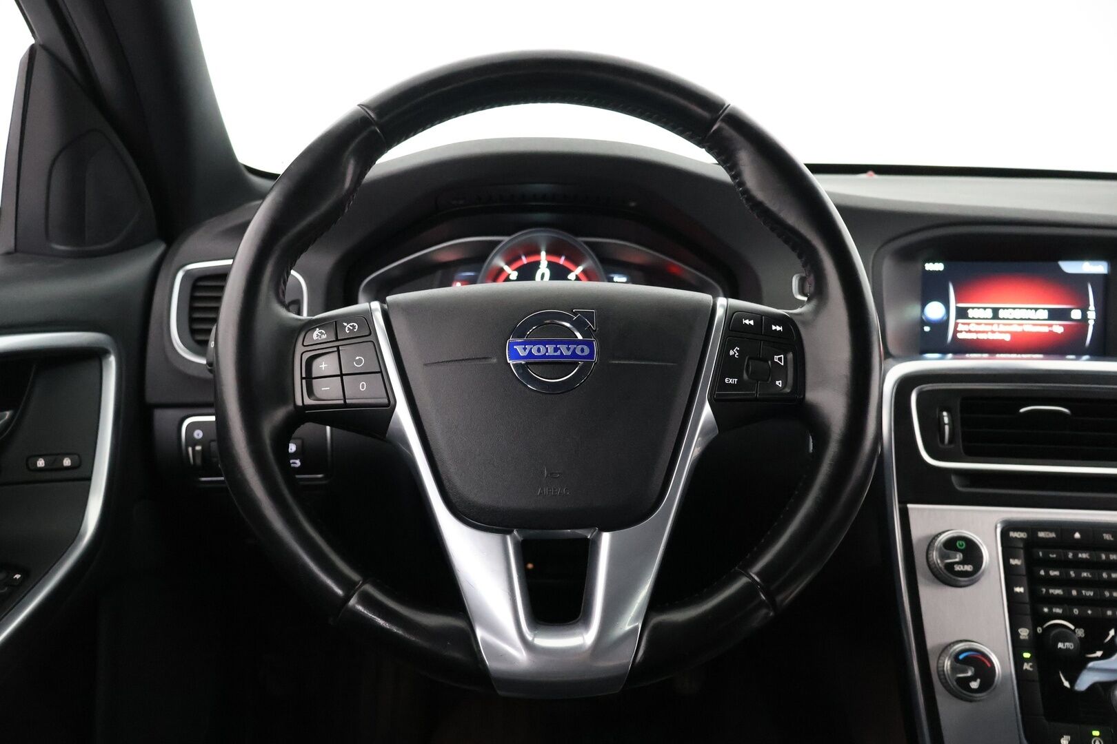 Volvo V60 2015 D4 Ocean Race aut - Webasto | Vakkari | Nahat | Tutkat | Lohkolämmitin | Digimittaristo | VOC 