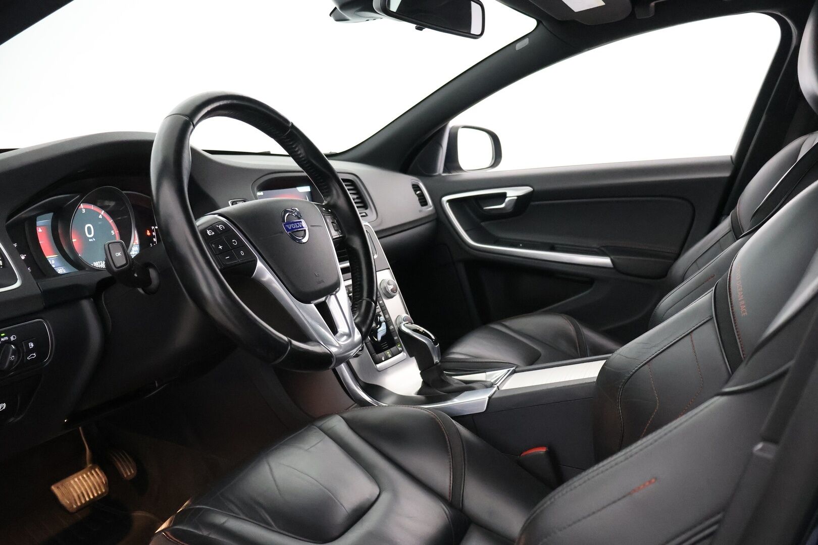 Volvo V60 2015 D4 Ocean Race aut - Webasto | Vakkari | Nahat | Tutkat | Lohkolämmitin | Digimittaristo | VOC 