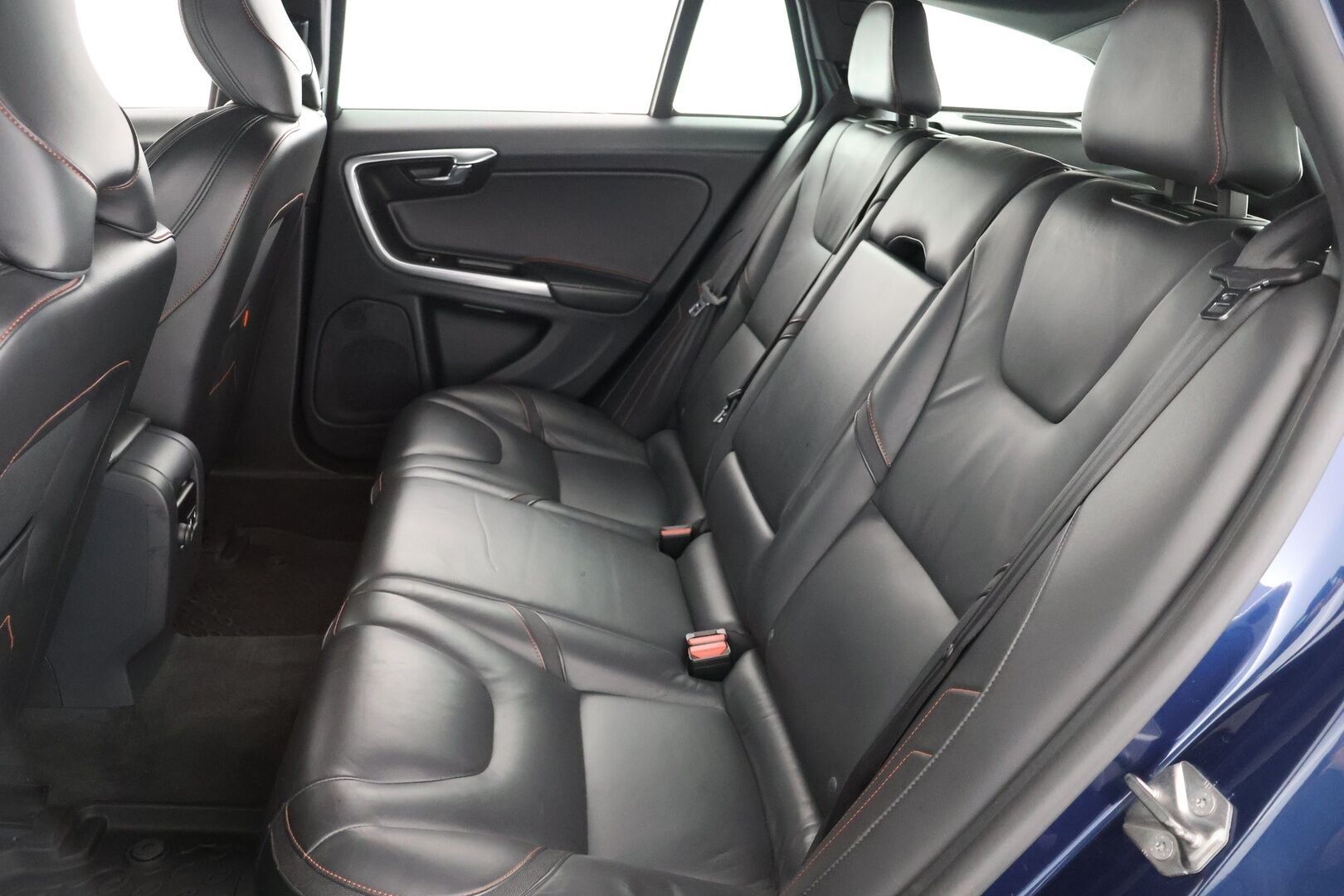 Volvo V60 2015 D4 Ocean Race aut - Webasto | Vakkari | Nahat | Tutkat | Lohkolämmitin | Digimittaristo | VOC 
