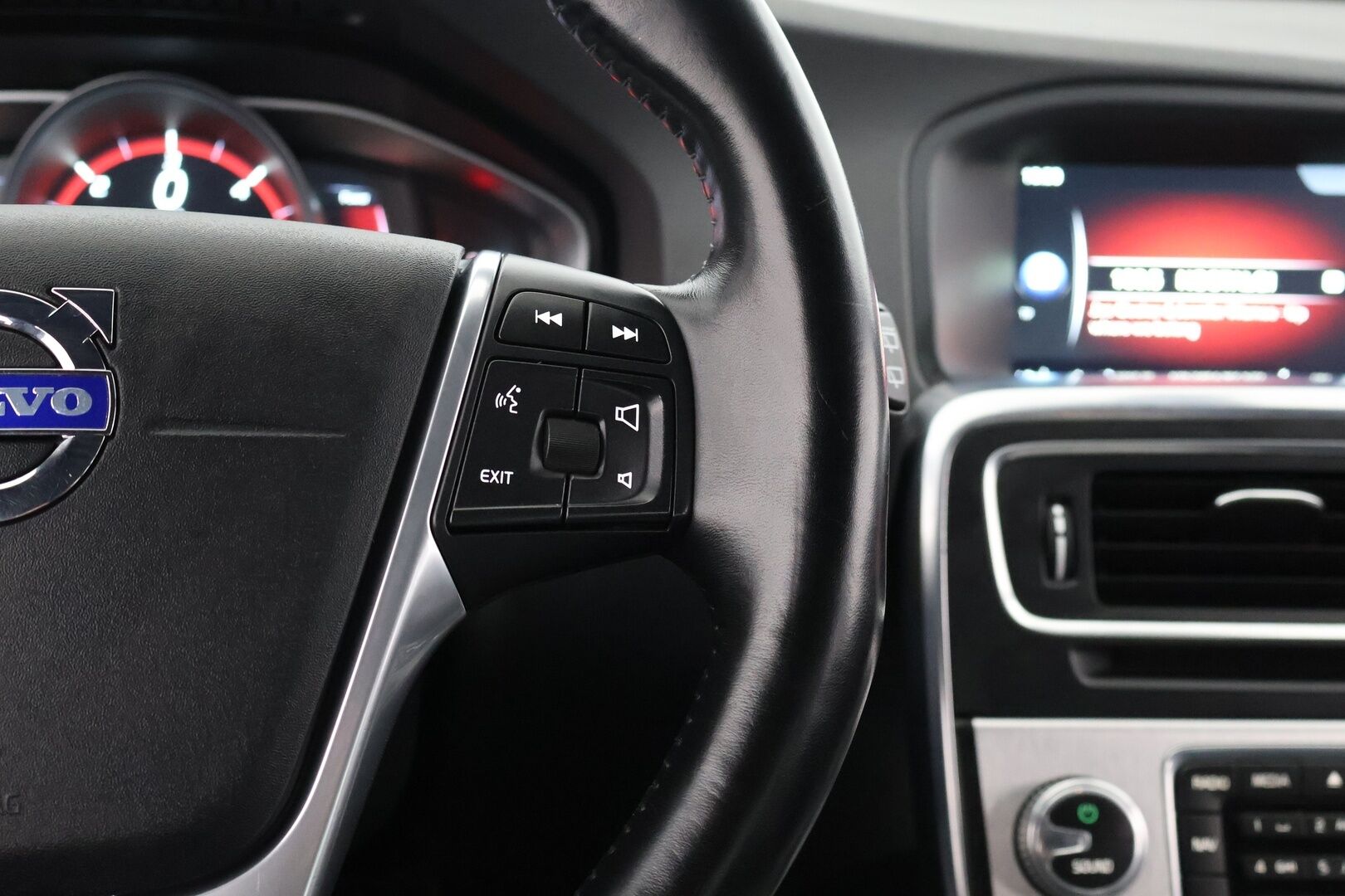 Volvo V60 2015 D4 Ocean Race aut - Webasto | Vakkari | Nahat | Tutkat | Lohkolämmitin | Digimittaristo | VOC 