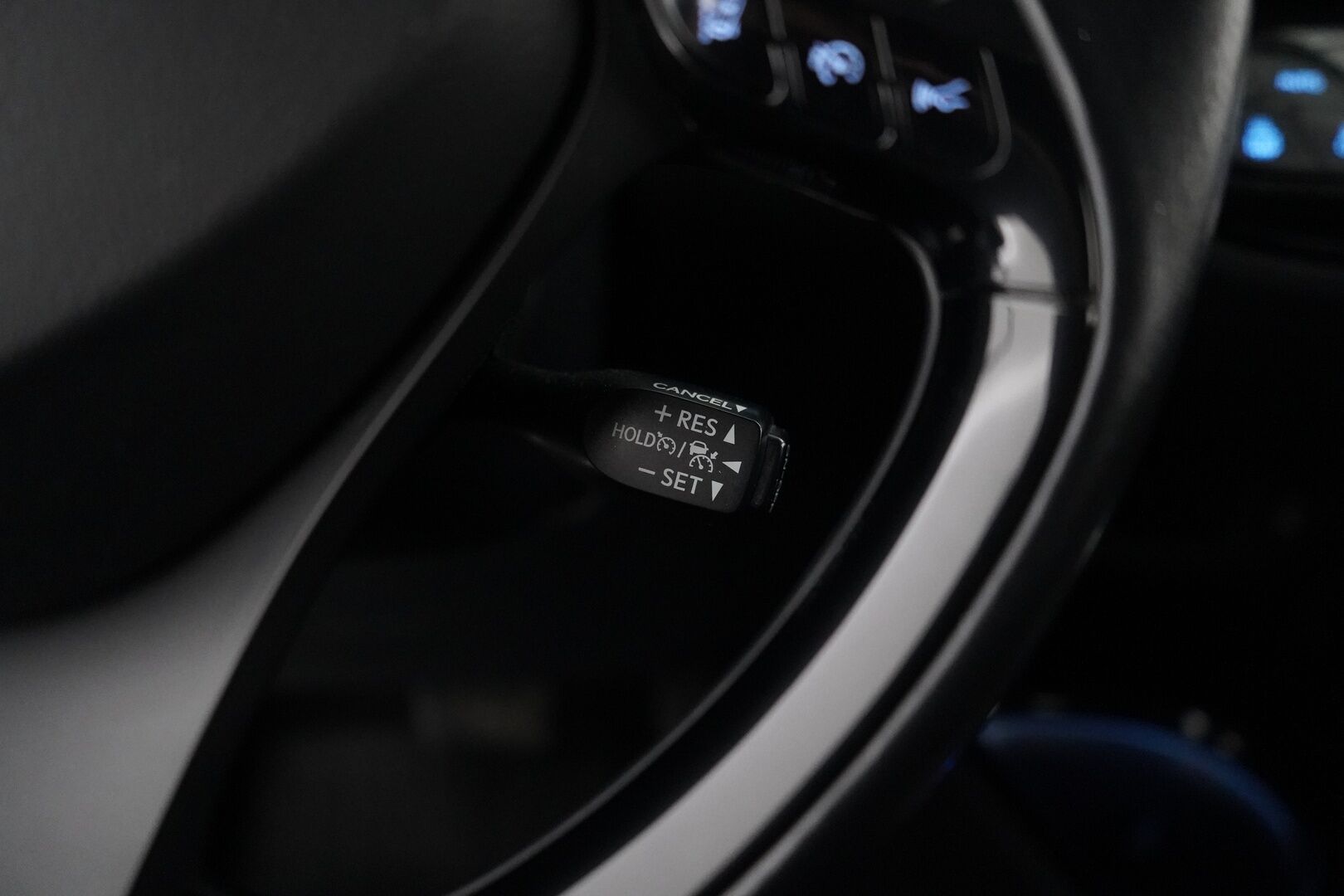 Toyota C-HR 2018 1.8 Hybrid Premium * ACC / JBL / Vetokoukku / Keyless / IPA / Sporttipenkki / Peruutuskamera * - Suomi-auto / Merkkihuollettu / 2x Toyotan vanteet / Huippuvarusteltu