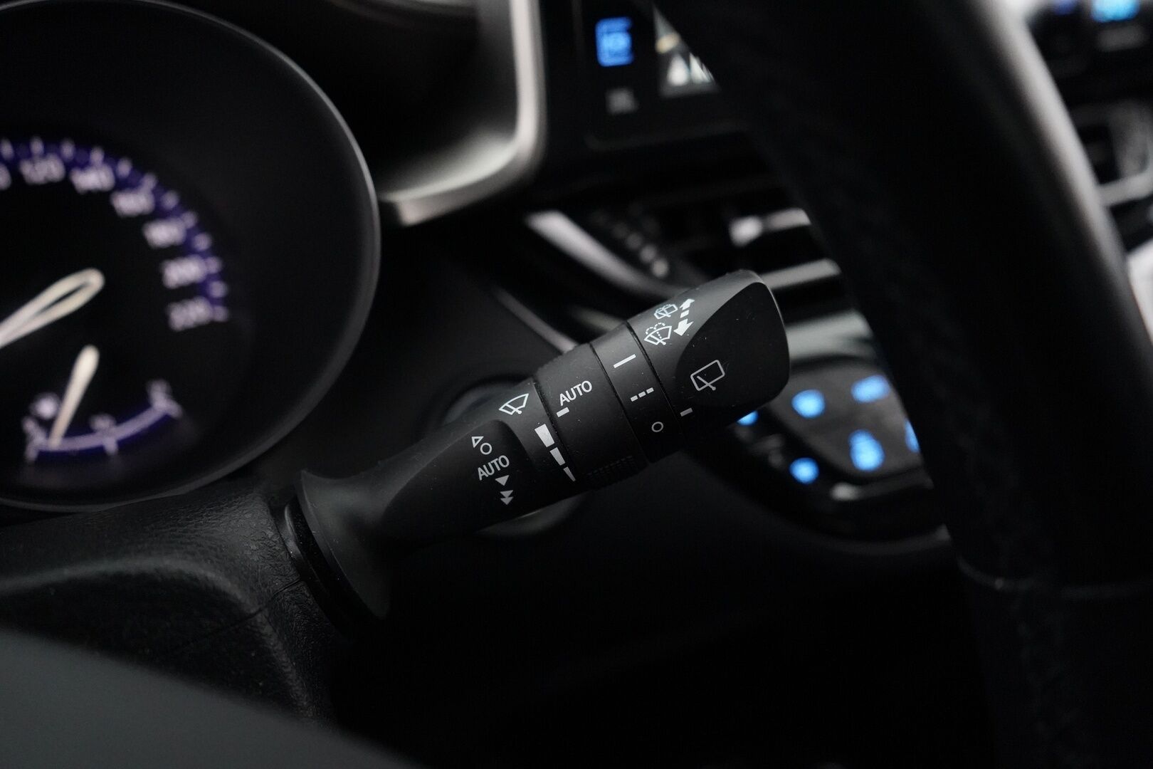 Toyota C-HR 2018 1.8 Hybrid Premium * ACC / JBL / Vetokoukku / Keyless / IPA / Sporttipenkki / Peruutuskamera * - Suomi-auto / Merkkihuollettu / 2x Toyotan vanteet / Huippuvarusteltu