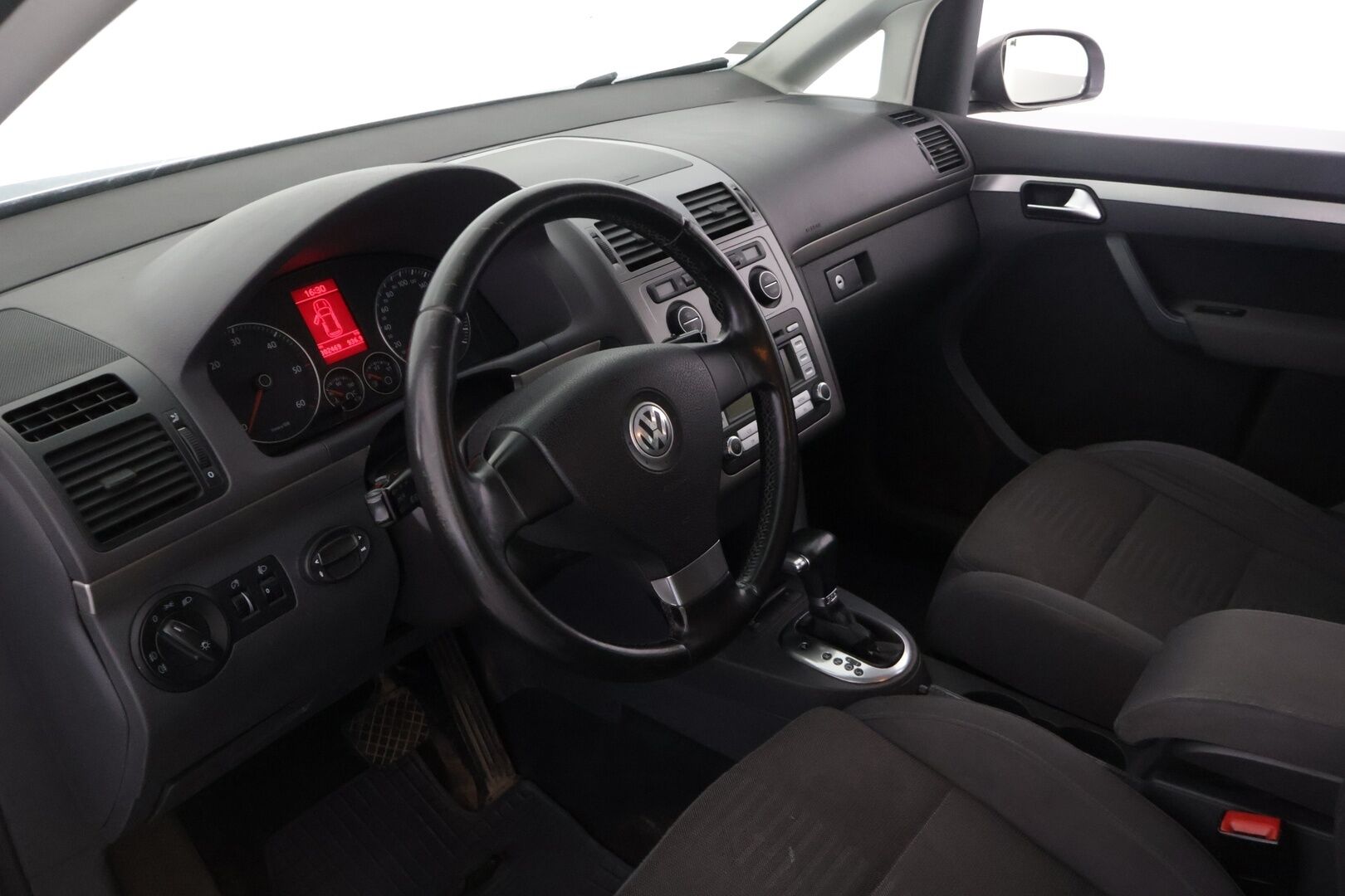 Volkswagen Touran 2007 2,0 TDI 103 kW DSG-autom. - YritysOutlet - Myydään vain yrityksille