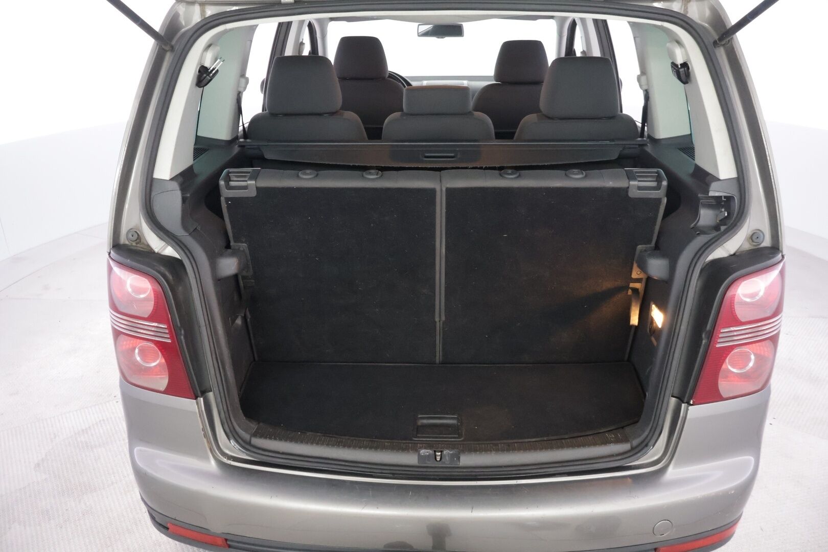 Volkswagen Touran 2007 2,0 TDI 103 kW DSG-autom. - YritysOutlet - Myydään vain yrityksille