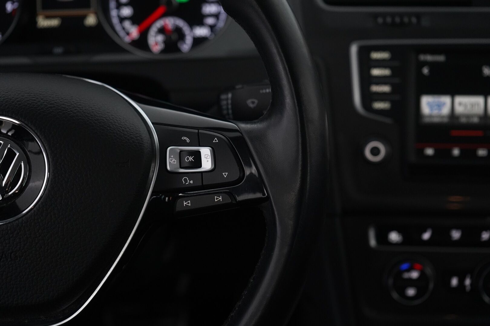 Volkswagen Golf 2016 Variant Alltrack 2,0 TDI 135 kW (184 hv) 4MOTION DSG-automaatti *ACC / Webasto / Koukku / Kamera / Navi* - Juuri katsastettu /Jakopää tehty 2023 / Suomi-auto / Kahdet vanteet / Juuri huollettu