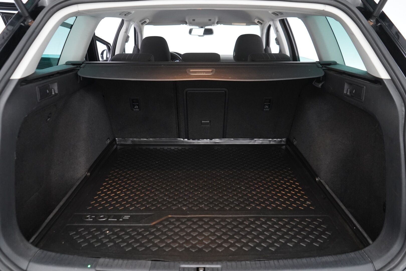 Volkswagen Golf 2016 Variant Alltrack 2,0 TDI 135 kW (184 hv) 4MOTION DSG-automaatti *ACC / Webasto / Koukku / Kamera / Navi* - Juuri katsastettu /Jakopää tehty 2023 / Suomi-auto / Kahdet vanteet / Juuri huollettu
