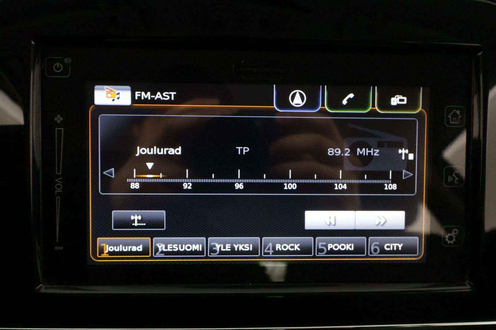 Suzuki Vitara 2016 1,6 VVT 4WD GL+ 5MT * ACC / P.kamera / Lohko+Sisä / Navi / Koukku / LED * - Suomi-auto / Kahdet renkaat aluvanteilla