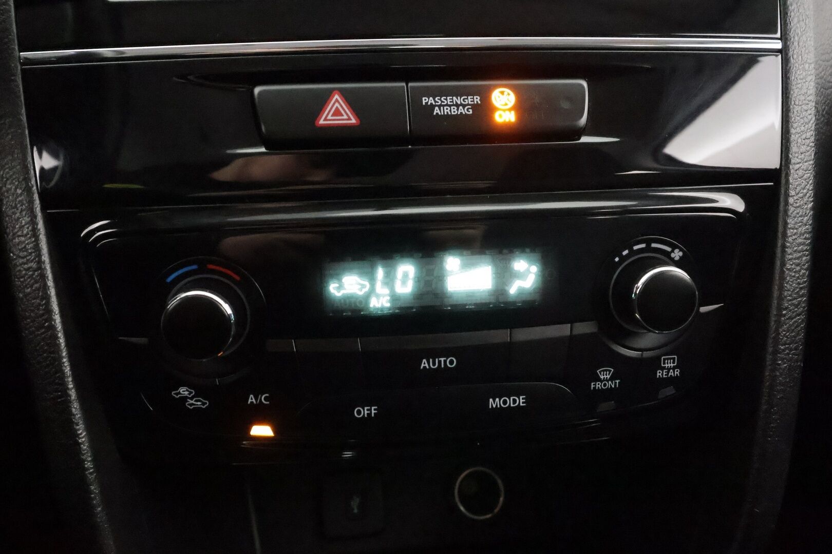 Suzuki Vitara 2016 1,6 VVT 4WD GL+ 5MT * ACC / P.kamera / Lohko+Sisä / Navi / Koukku / LED * - Suomi-auto / Kahdet renkaat aluvanteilla