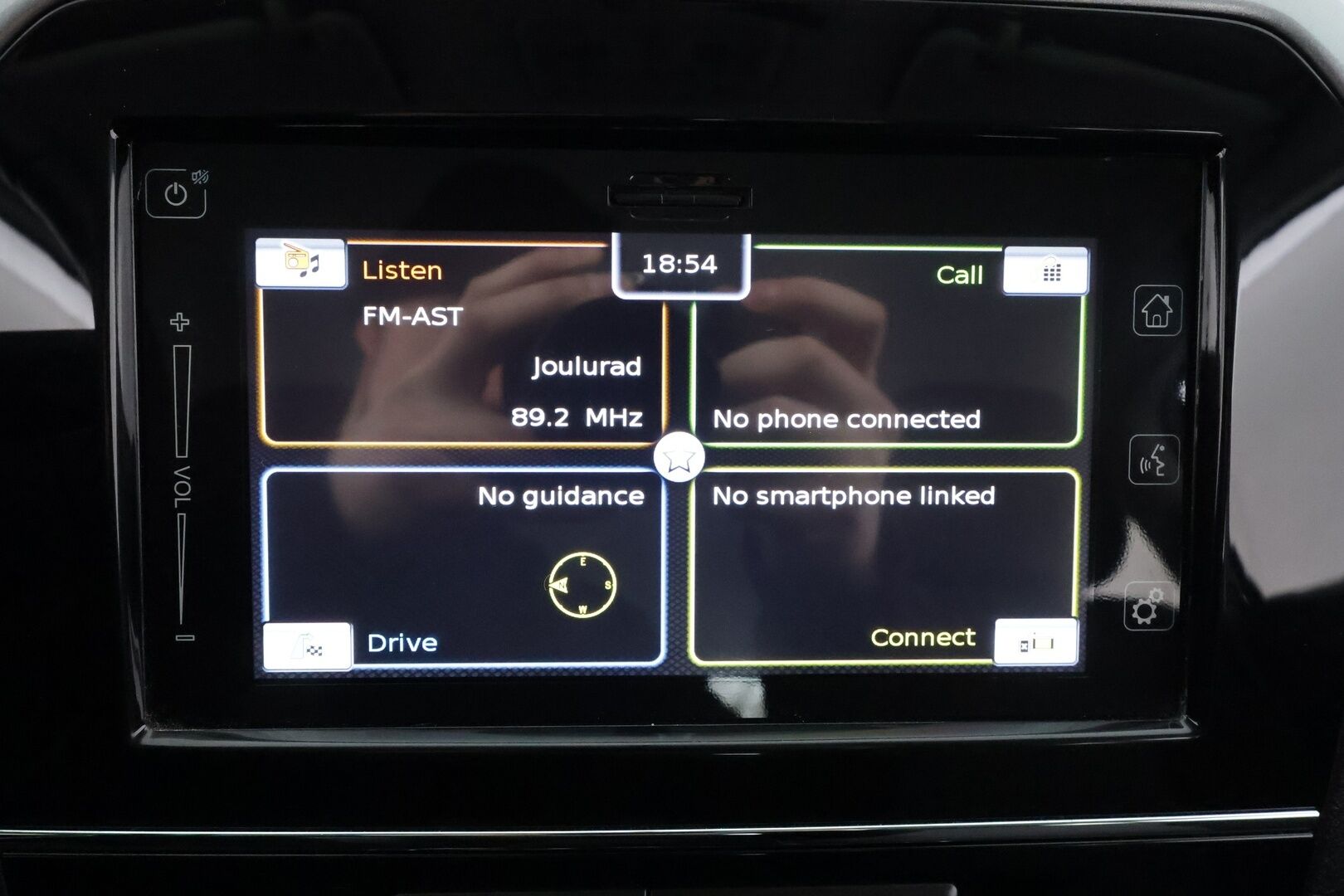 Suzuki Vitara 2016 1,6 VVT 4WD GL+ 5MT * ACC / P.kamera / Lohko+Sisä / Navi / Koukku / LED * - Suomi-auto / Kahdet renkaat aluvanteilla