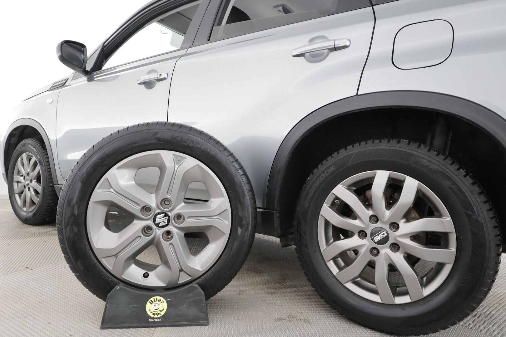 Suzuki Vitara 2016 1,6 VVT 4WD GL+ 5MT * ACC / P.kamera / Lohko+Sisä / Navi / Koukku / LED * - Suomi-auto / Kahdet renkaat aluvanteilla