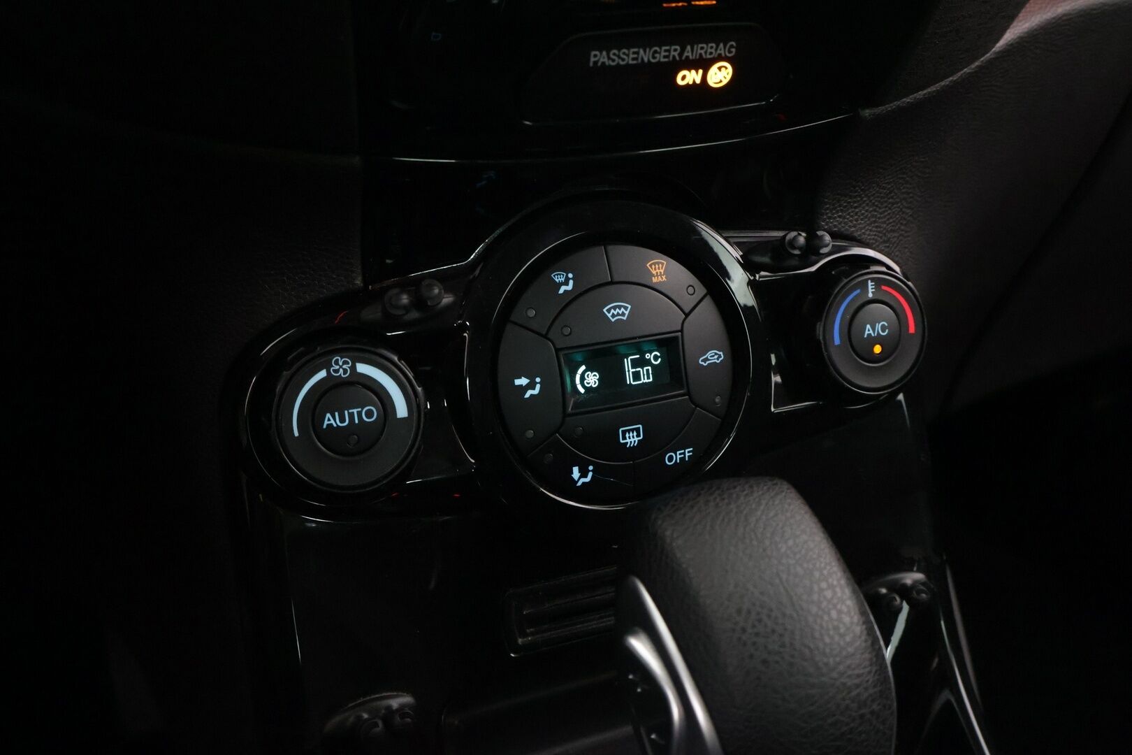 Ford Fiesta 2016 1,0 EcoBoost 100hv PowerShift A6 Titanium 5-ovinen - JAKOPÄÄ 09/24! / Hyvin huollettu ! / Juuri Leimattu! / Kahdet hyvät renkaat! HUUTOKAUPAT.COM