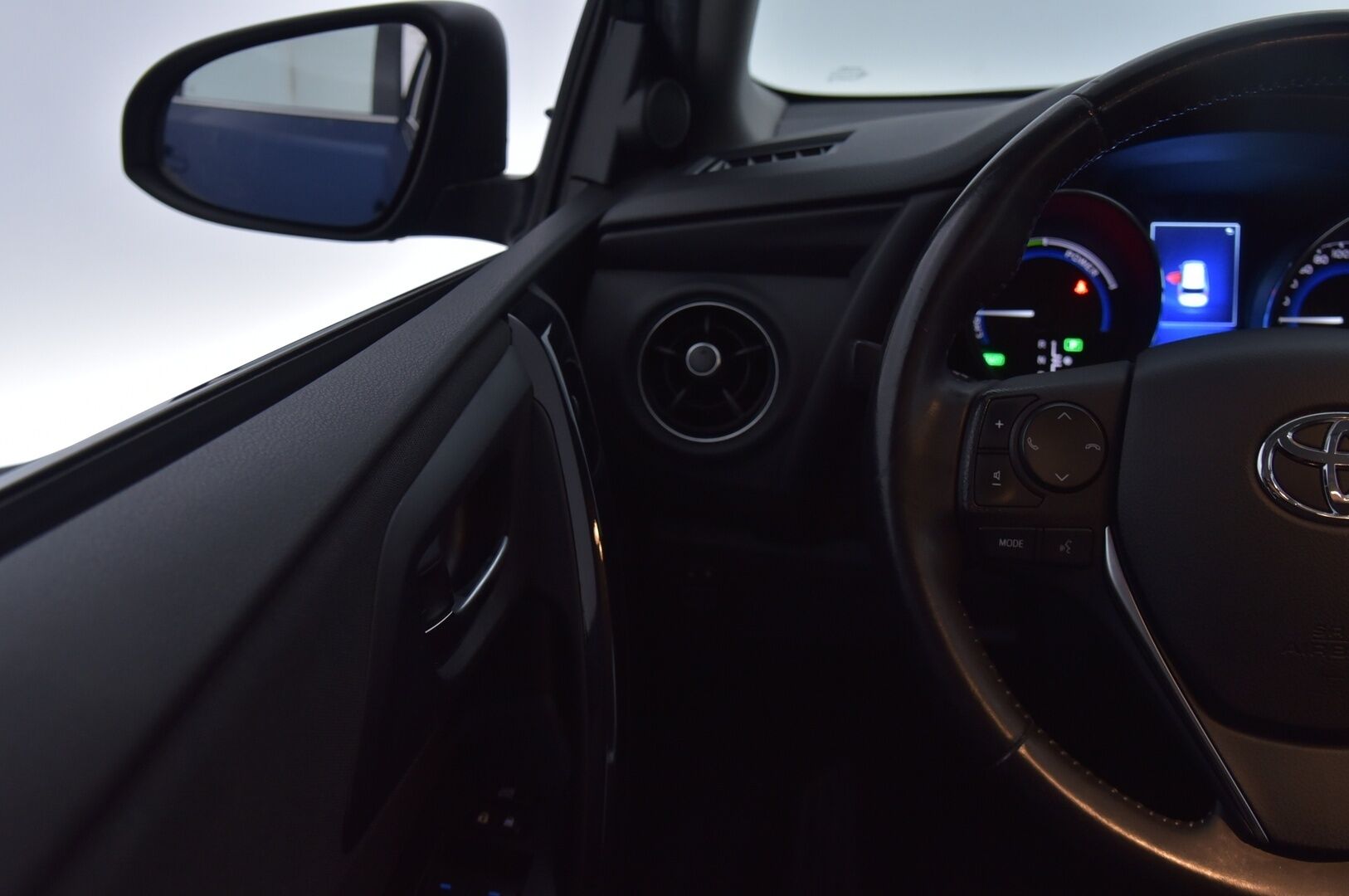 Toyota Auris 2016 Touring Sports 1,8 Hybrid Active **JUURI TULLUT!!! / Facelift! / Peruutuskamera / Vetokoukku / Vakkari / Xenon ** - *Juuri tullut* - Osta nyt, maksa vasta ensi vuonna