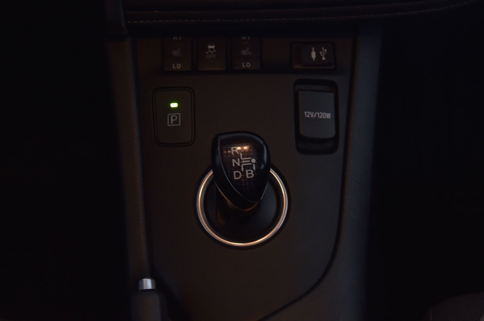 Toyota Auris 2016 Touring Sports 1,8 Hybrid Active **JUURI TULLUT!!! / Facelift! / Peruutuskamera / Vetokoukku / Vakkari / Xenon ** - *Juuri tullut* - Osta nyt, maksa vasta ensi vuonna