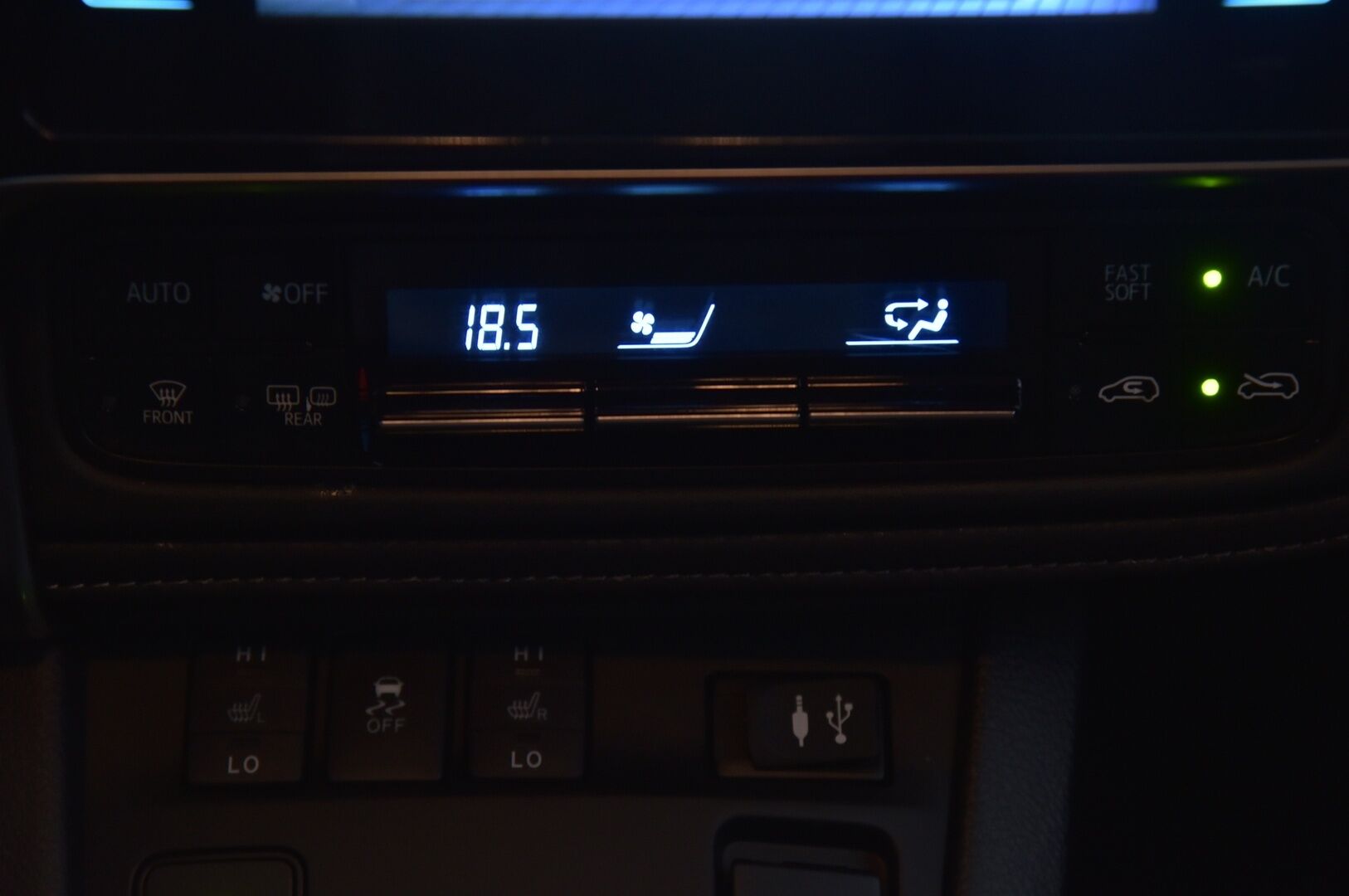 Toyota Auris 2016 Touring Sports 1,8 Hybrid Active **JUURI TULLUT!!! / Facelift! / Peruutuskamera / Vetokoukku / Vakkari / Xenon ** - *Juuri tullut* - Osta nyt, maksa vasta ensi vuonna