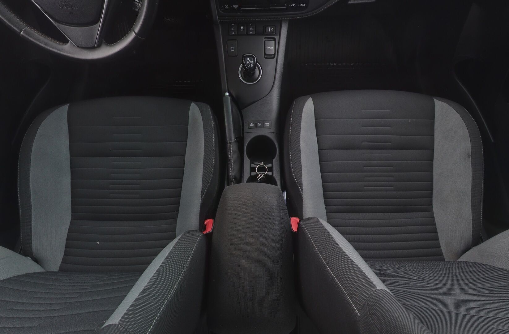 Toyota Auris 2016 Touring Sports 1,8 Hybrid Active **JUURI TULLUT!!! / Facelift! / Peruutuskamera / Vetokoukku / Vakkari / Xenon ** - *Juuri tullut* - Osta nyt, maksa vasta ensi vuonna