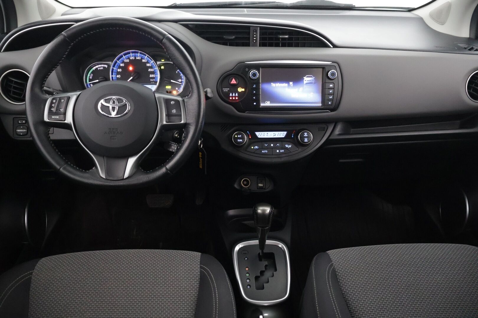 Toyota Yaris 2016 1,5 Hybrid Active** P-Kamera / Toyota Online / Kahdet renkaat** - Huoltokirja / Alu- vanteet