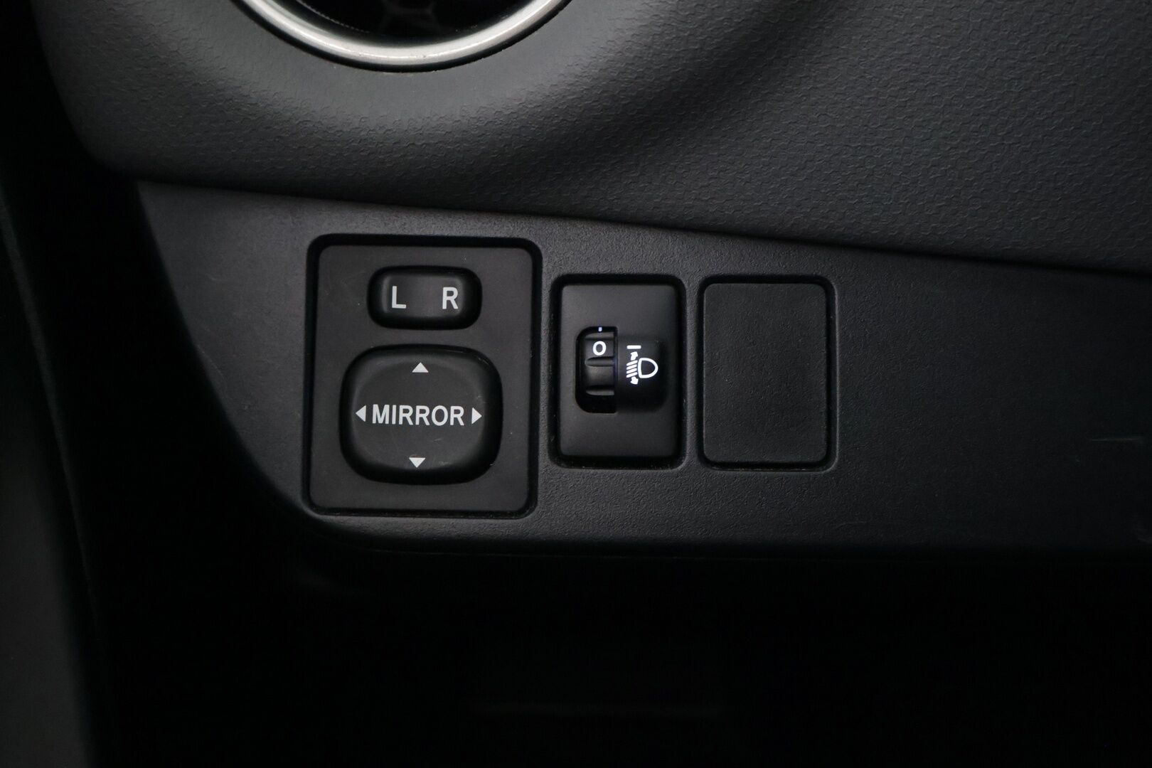 Toyota Yaris 2016 1,5 Hybrid Active** P-Kamera / Toyota Online / Kahdet renkaat** - Huoltokirja / Alu- vanteet