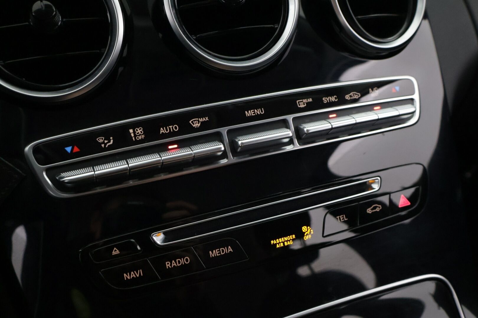 Mercedes-Benz C 2016 180 T A Premium Business - Juuri huollettu! | Suomi-auto | Vakkari | Lohko | ILS-LED | 2x Renkaat