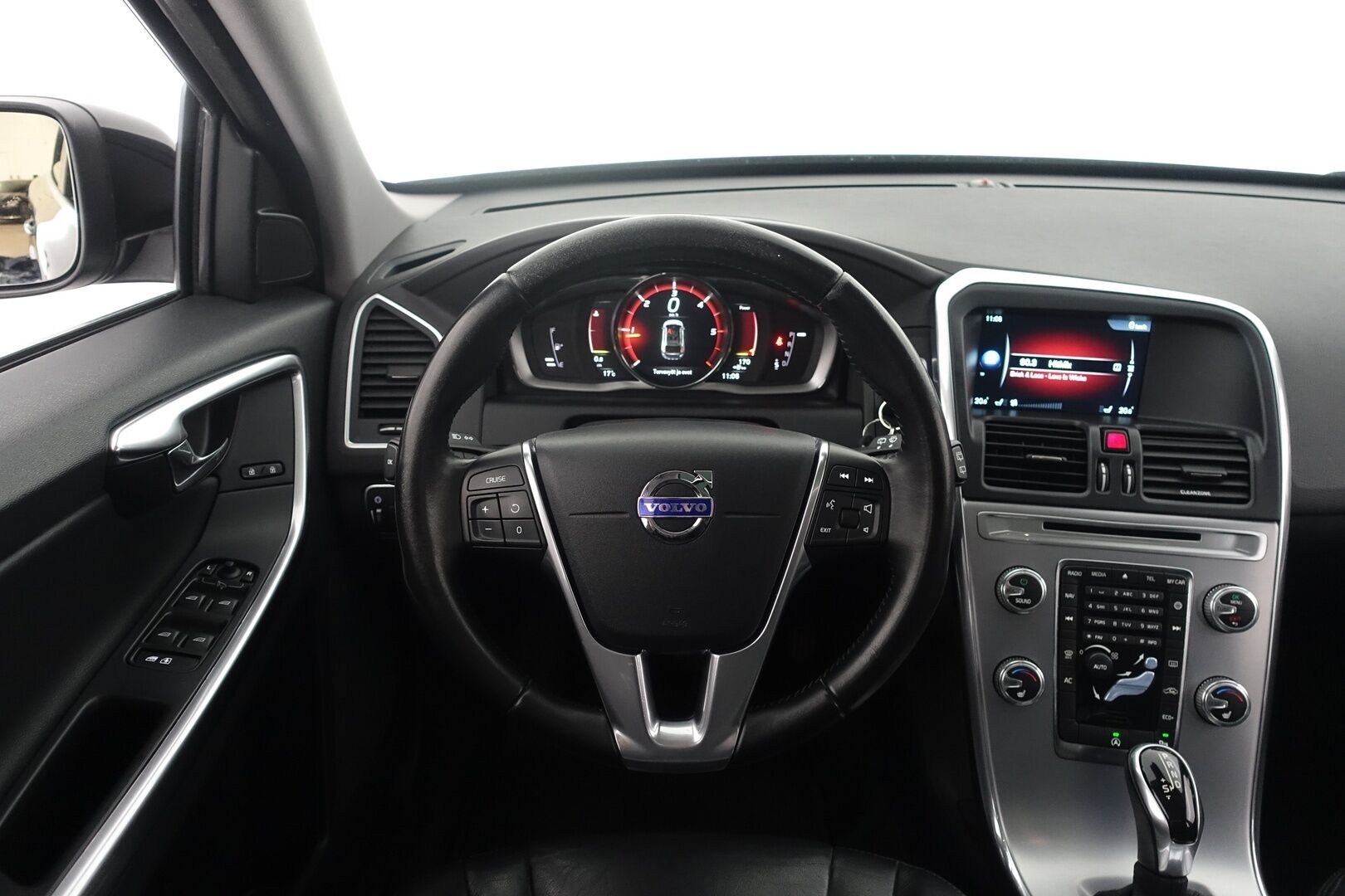 Volvo XC60 2017 D4 Summum Edition aut -  Webasto | Digimittaristo | Panorama | Nahkasisusta | Suomi-auto | Ei Ad-blue | Tutkat | Muistipenkki | Keyless | Bluetooth | 2x renkaat & vanteet | **