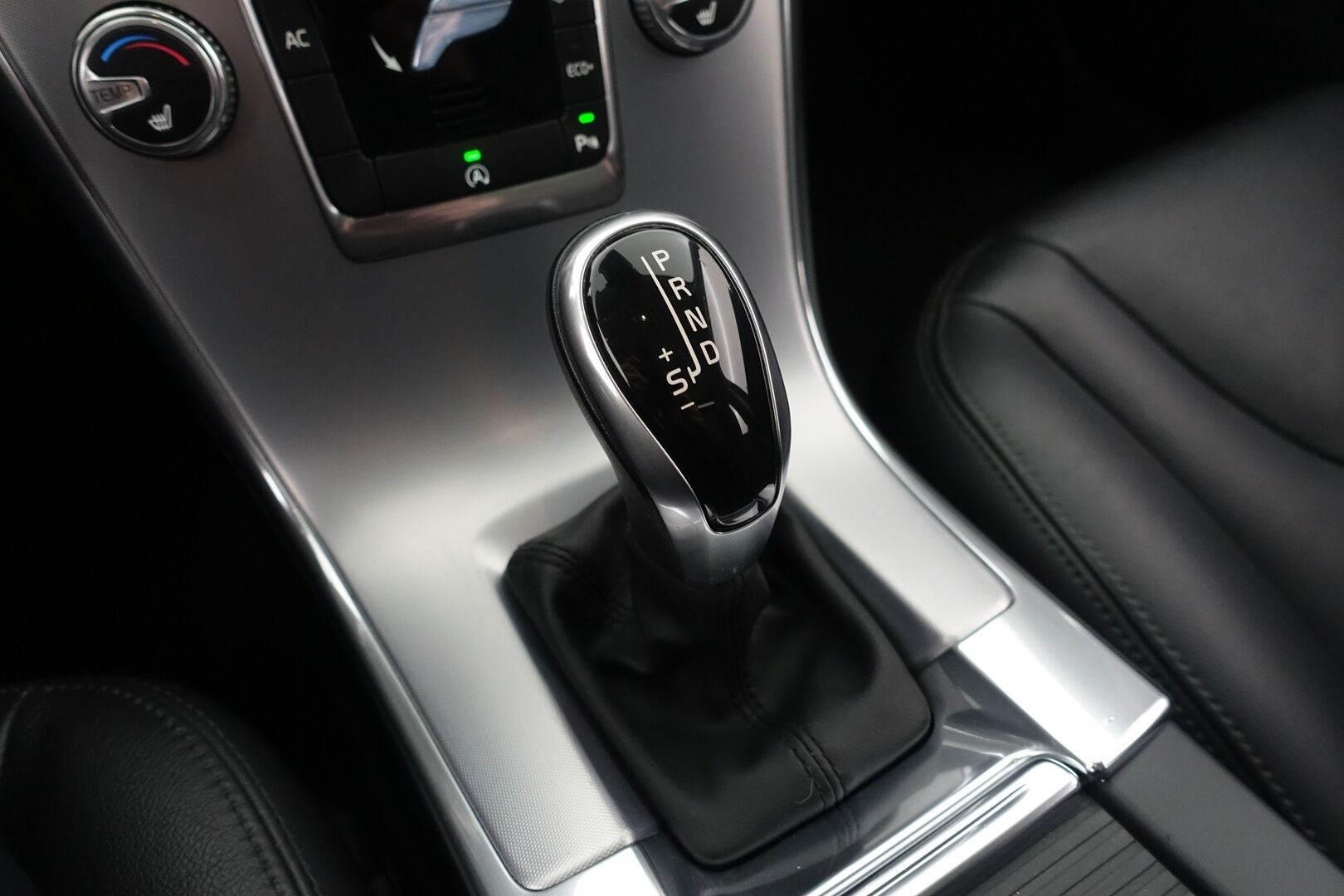 Volvo XC60 2017 XC60 D4 Summum aut - ** | Webasto | Digimittaristo | Panorama | Nahkasisusta | Suomi-auto | Ei Ad-blue | Tutkat | Muistipenkki | Keyless | Bluetooth | 2x renkaat & vanteet | **