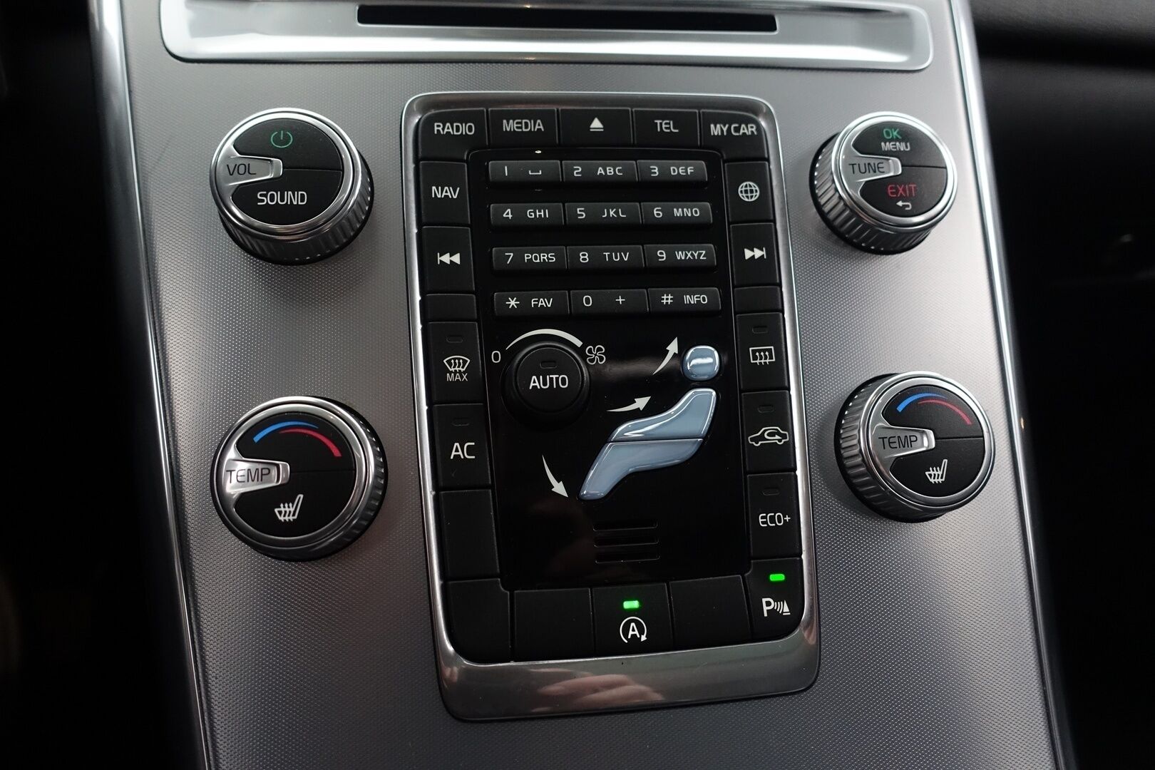 Volvo XC60 2017 D4 Summum Edition aut -  Webasto | Digimittaristo | Panorama | Nahkasisusta | Suomi-auto | Ei Ad-blue | Tutkat | Muistipenkki | Keyless | Bluetooth | 2x renkaat & vanteet | **