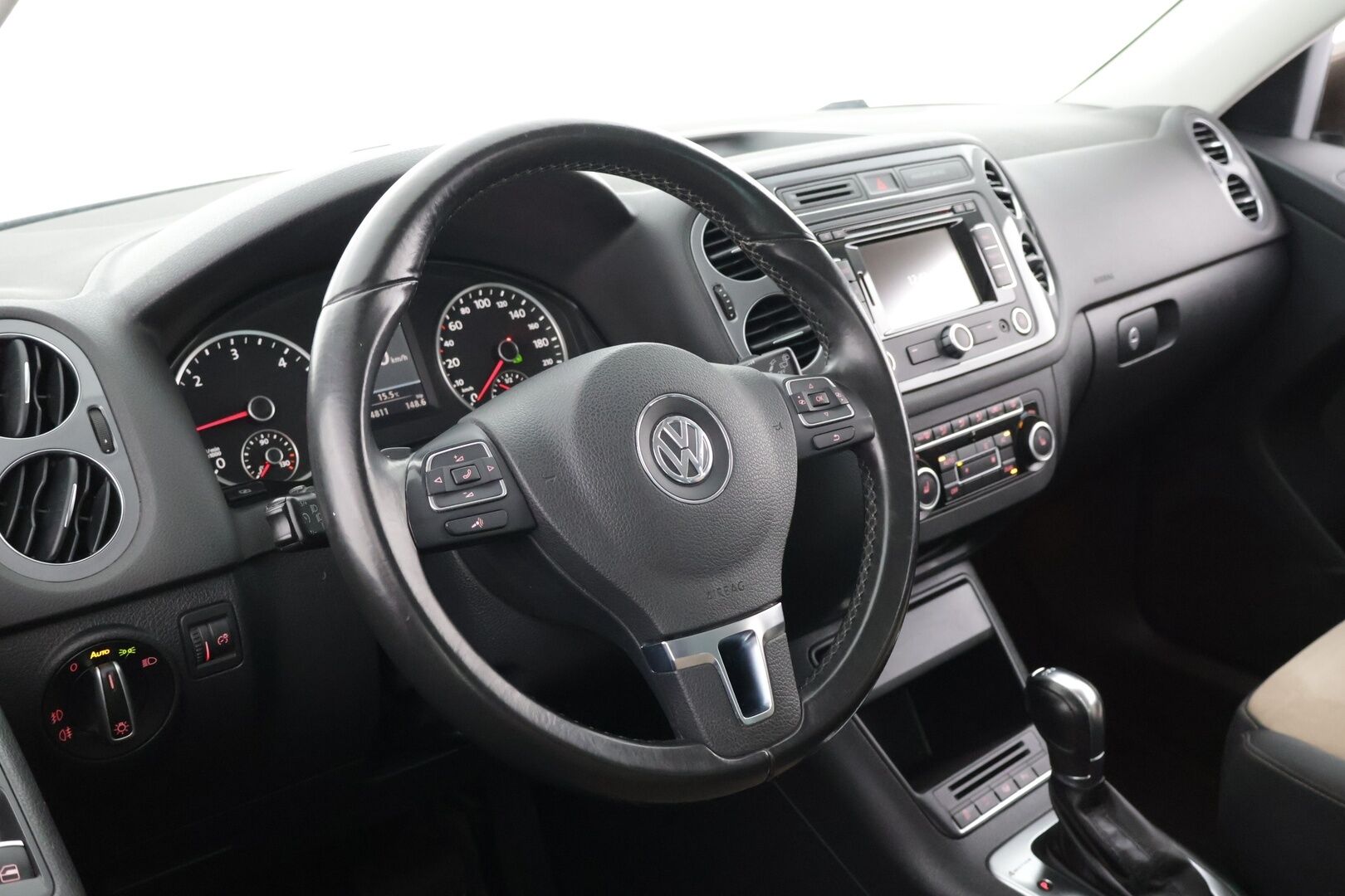 Volkswagen Tiguan 2011 Sport & Style 2,0 TDI 103 kW (140 hv) BlueMotion Technology 4MOTION DSG-aut ** Webasto / Vakkari / Koukku / Bluetooth