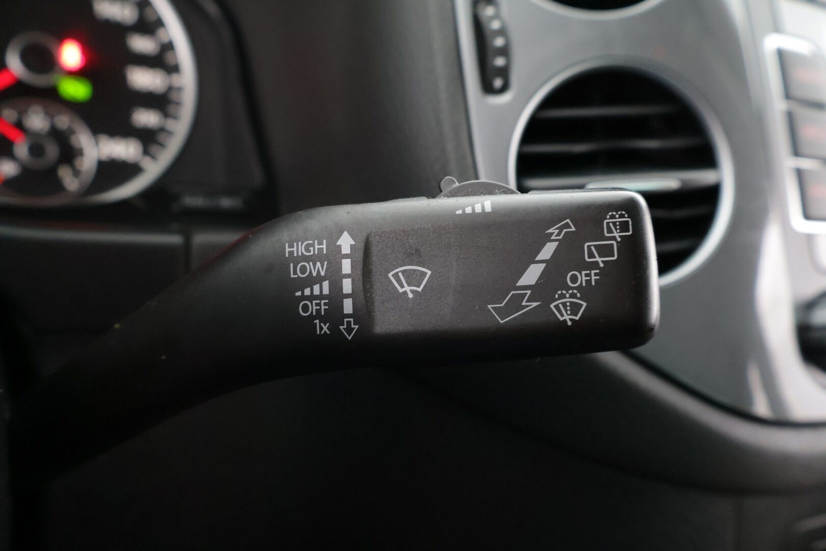 Volkswagen Tiguan 2011 Sport & Style 2,0 TDI 103 kW (140 hv) BlueMotion Technology 4MOTION DSG-aut ** Webasto / Vakkari / Koukku / Bluetooth