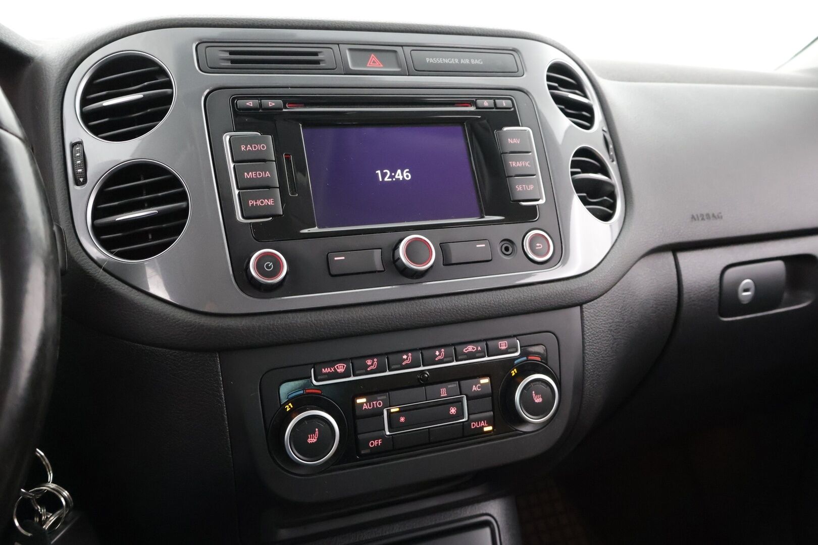 Volkswagen Tiguan 2011 Sport & Style 2,0 TDI 103 kW (140 hv) BlueMotion Technology 4MOTION DSG-aut ** Webasto / Vakkari / Koukku / Bluetooth