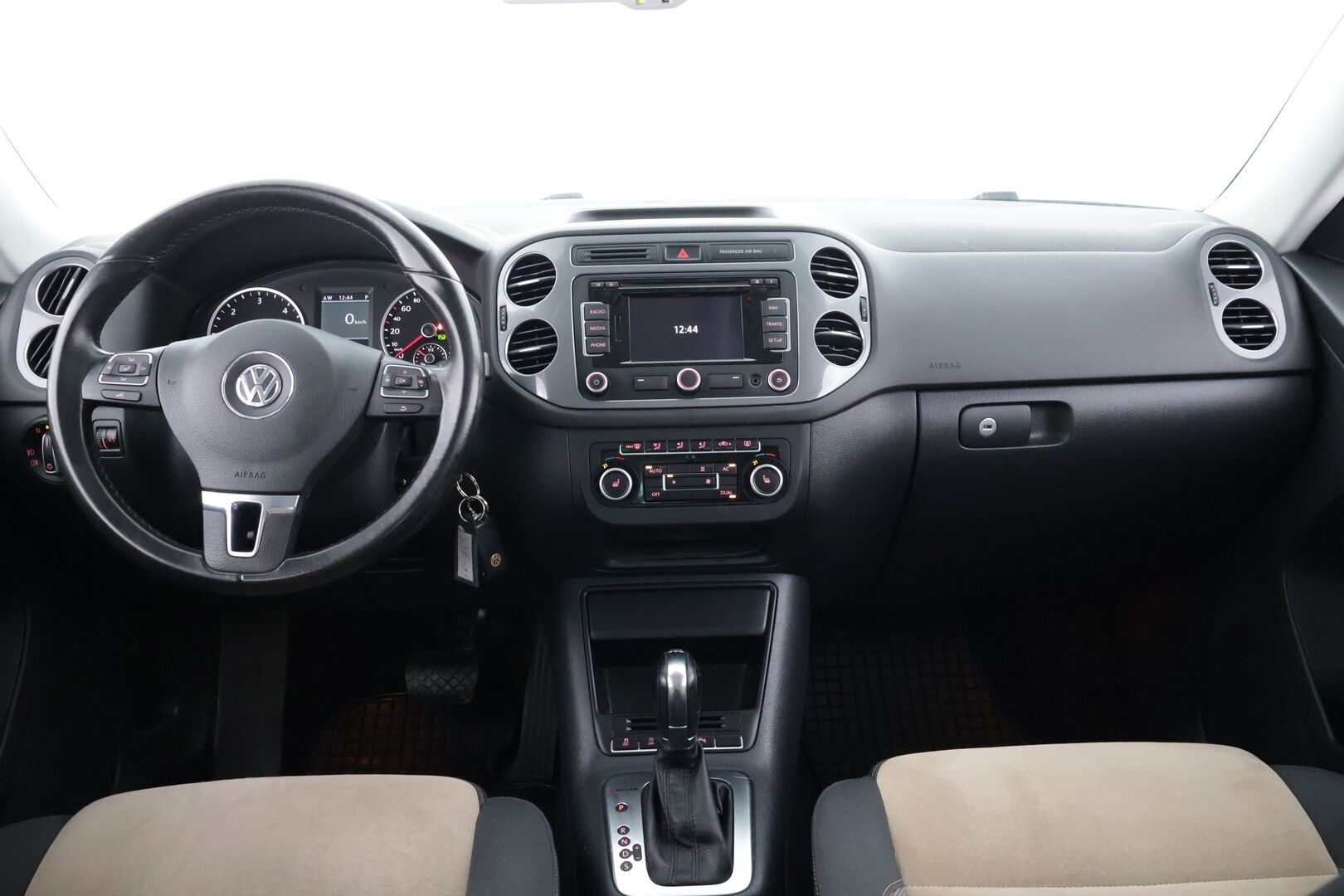 Volkswagen Tiguan 2011 Sport & Style 2,0 TDI 103 kW (140 hv) BlueMotion Technology 4MOTION DSG-aut ** Webasto / Vakkari / Koukku / Bluetooth