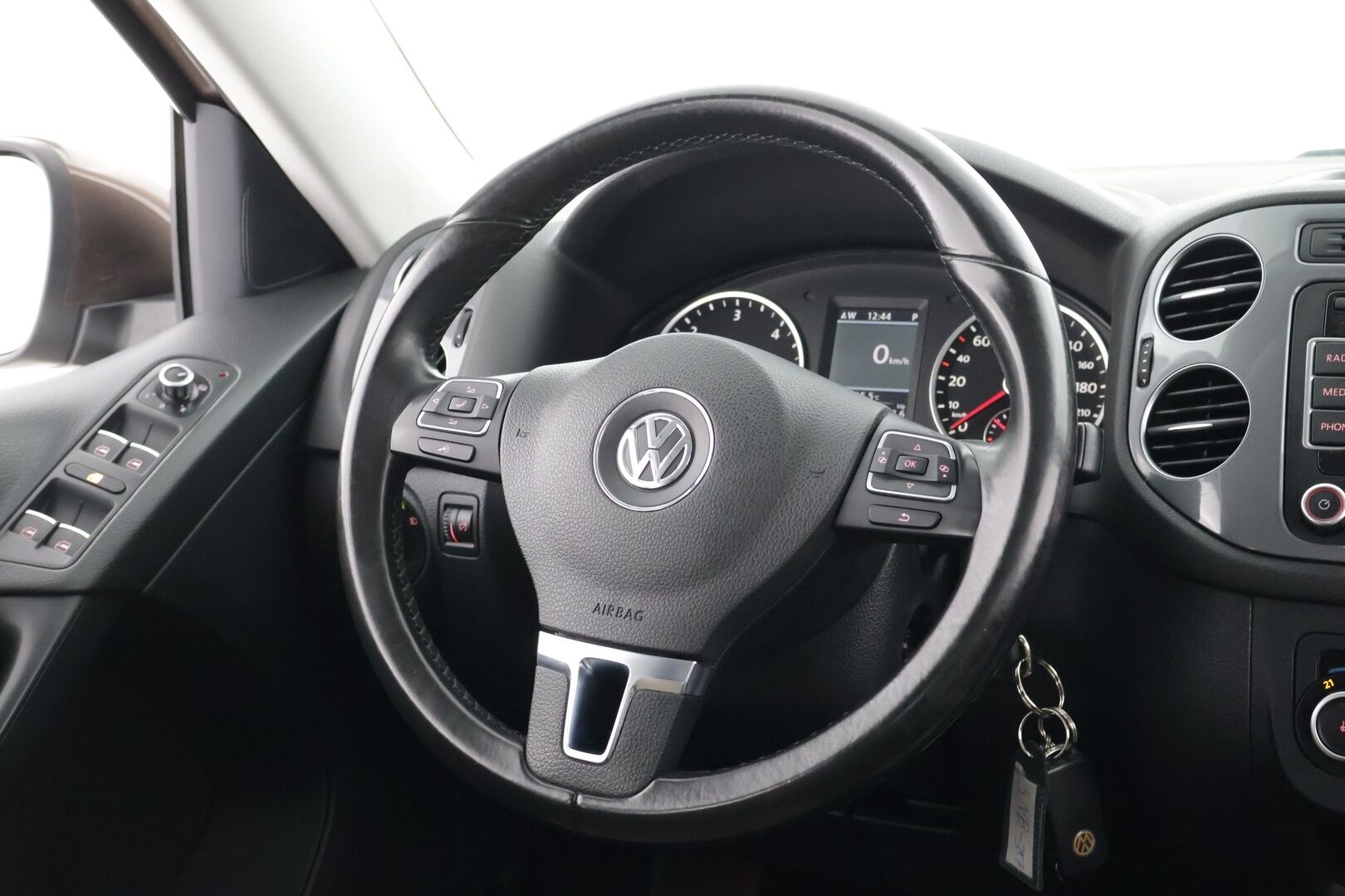 Volkswagen Tiguan 2011 Sport & Style 2,0 TDI 103 kW (140 hv) BlueMotion Technology 4MOTION DSG-aut ** Webasto / Vakkari / Koukku / Bluetooth