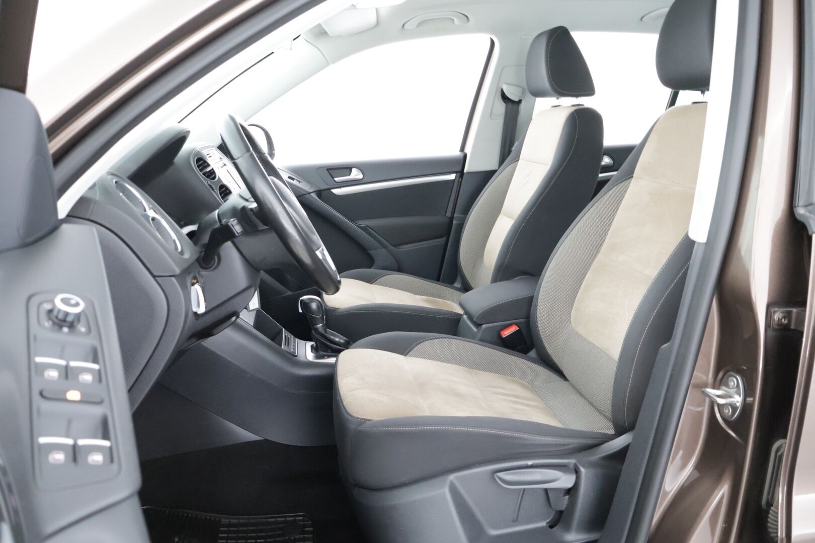 Volkswagen Tiguan 2011 Sport & Style 2,0 TDI 103 kW (140 hv) BlueMotion Technology 4MOTION DSG-aut ** Webasto / Vakkari / Koukku / Bluetooth