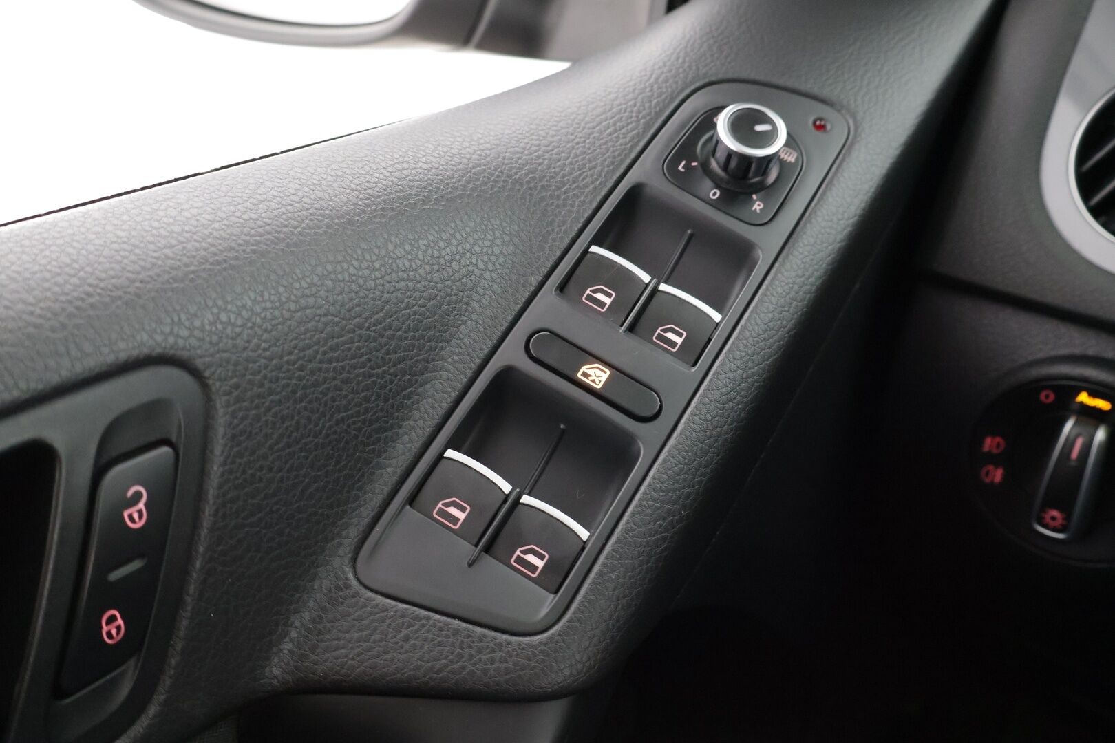 Volkswagen Tiguan 2011 Sport & Style 2,0 TDI 103 kW (140 hv) BlueMotion Technology 4MOTION DSG-aut ** Webasto / Vakkari / Koukku / Bluetooth