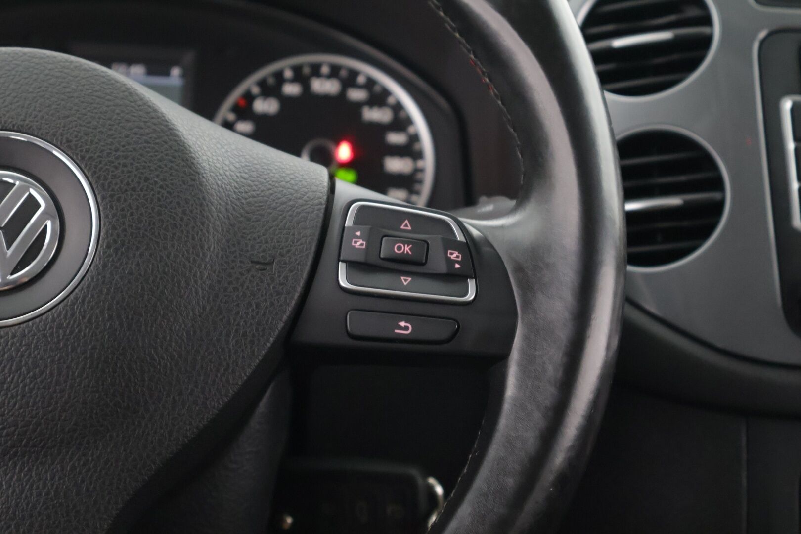 Volkswagen Tiguan 2011 Sport & Style 2,0 TDI 103 kW (140 hv) BlueMotion Technology 4MOTION DSG-aut ** Webasto / Vakkari / Koukku / Bluetooth