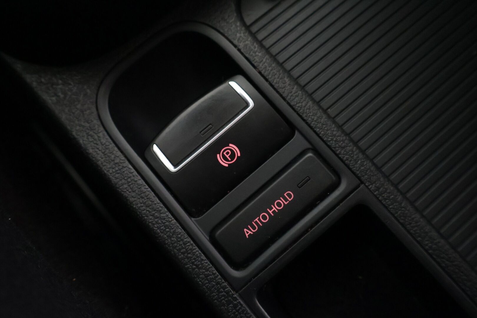 Volkswagen Tiguan 2011 Sport & Style 2,0 TDI 103 kW (140 hv) BlueMotion Technology 4MOTION DSG-aut ** Webasto / Vakkari / Koukku / Bluetooth