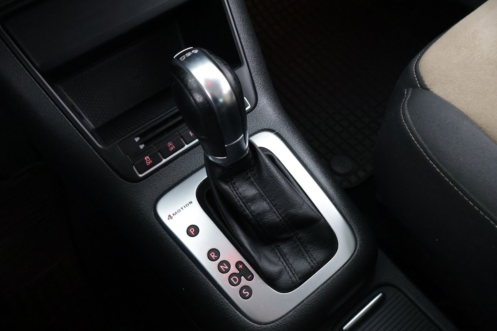 Volkswagen Tiguan 2011 Sport & Style 2,0 TDI 103 kW (140 hv) BlueMotion Technology 4MOTION DSG-aut ** Webasto / Vakkari / Koukku / Bluetooth