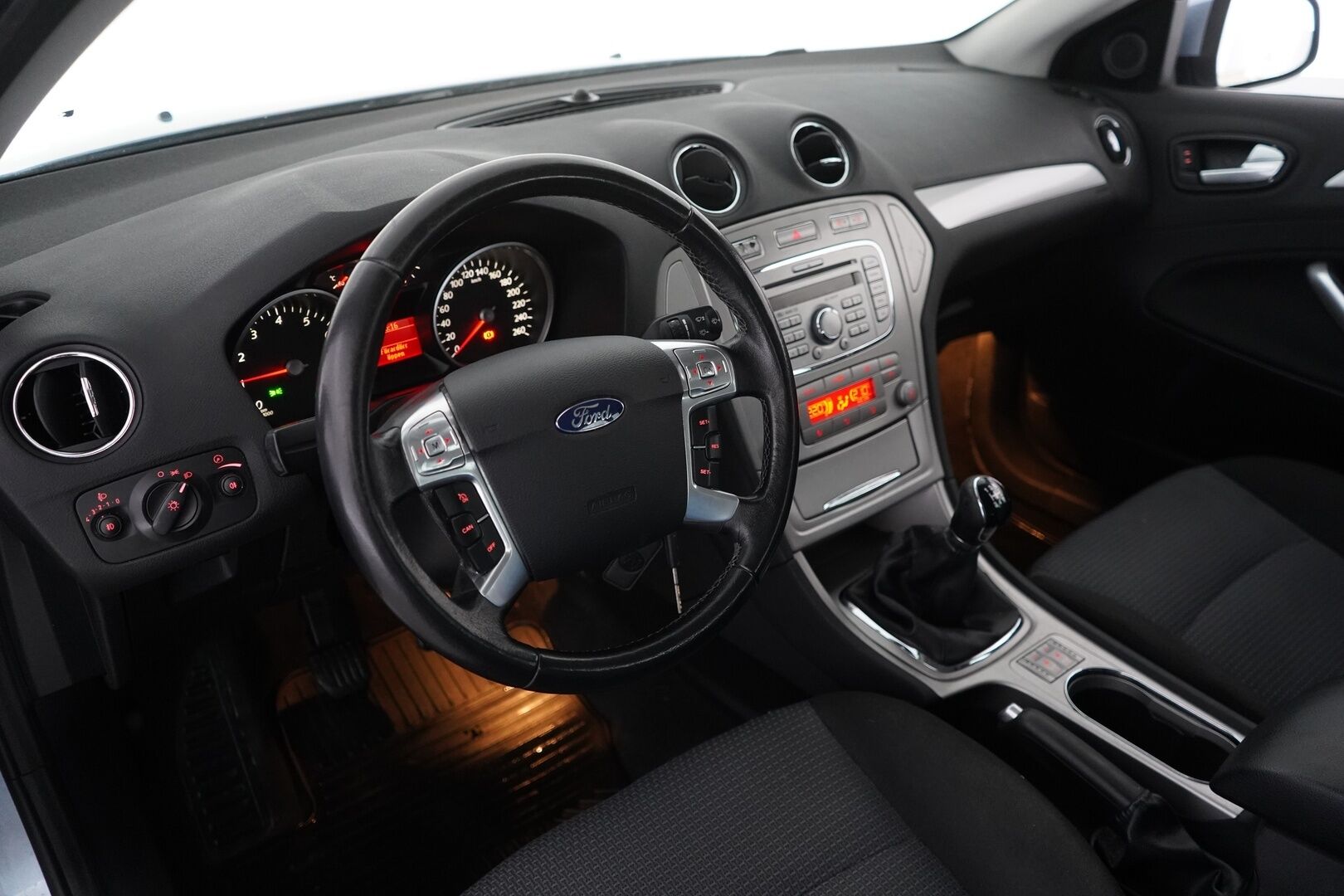 Ford Mondeo 2007 2,0 145 hv Trend M5 Wagon - YritysOutlet - Myydään vain yrityksille - Kahdet vanteet / Käyttöauto / Vetokoukku / Lohkolämmitin sisähaaralla