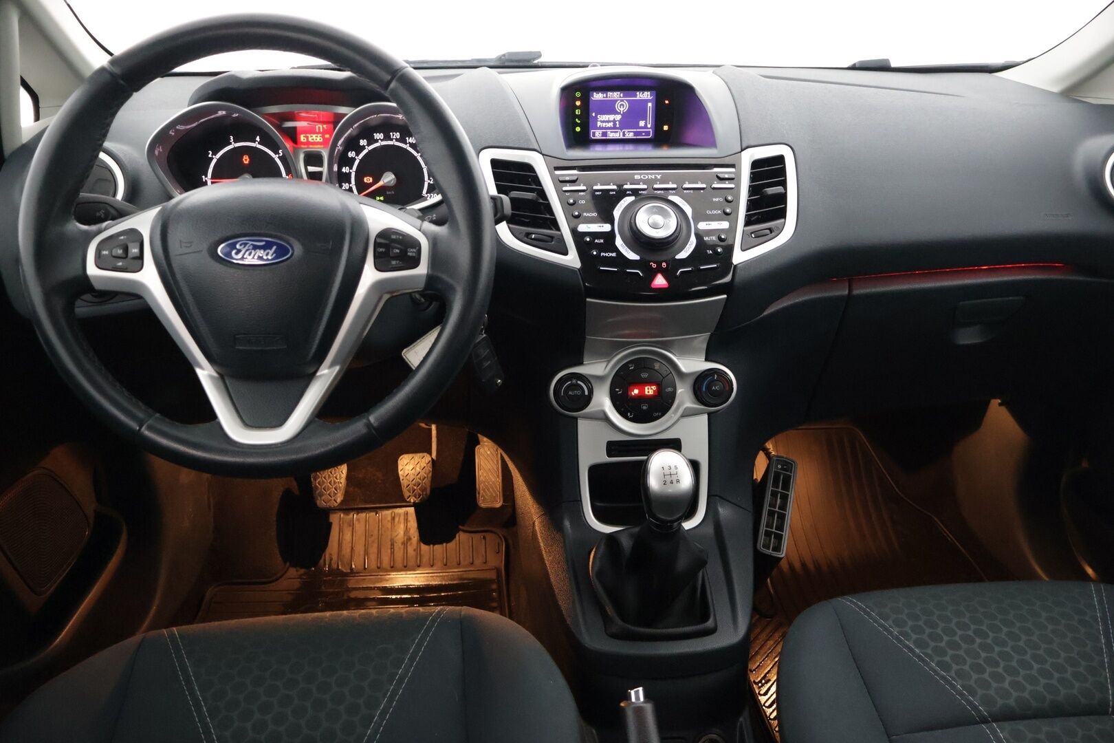 Ford Fiesta 2012 1,25 82 hv Titanium M5 5-ovinen *MYYDÄÄN HUUTOKAUPAT.COM*