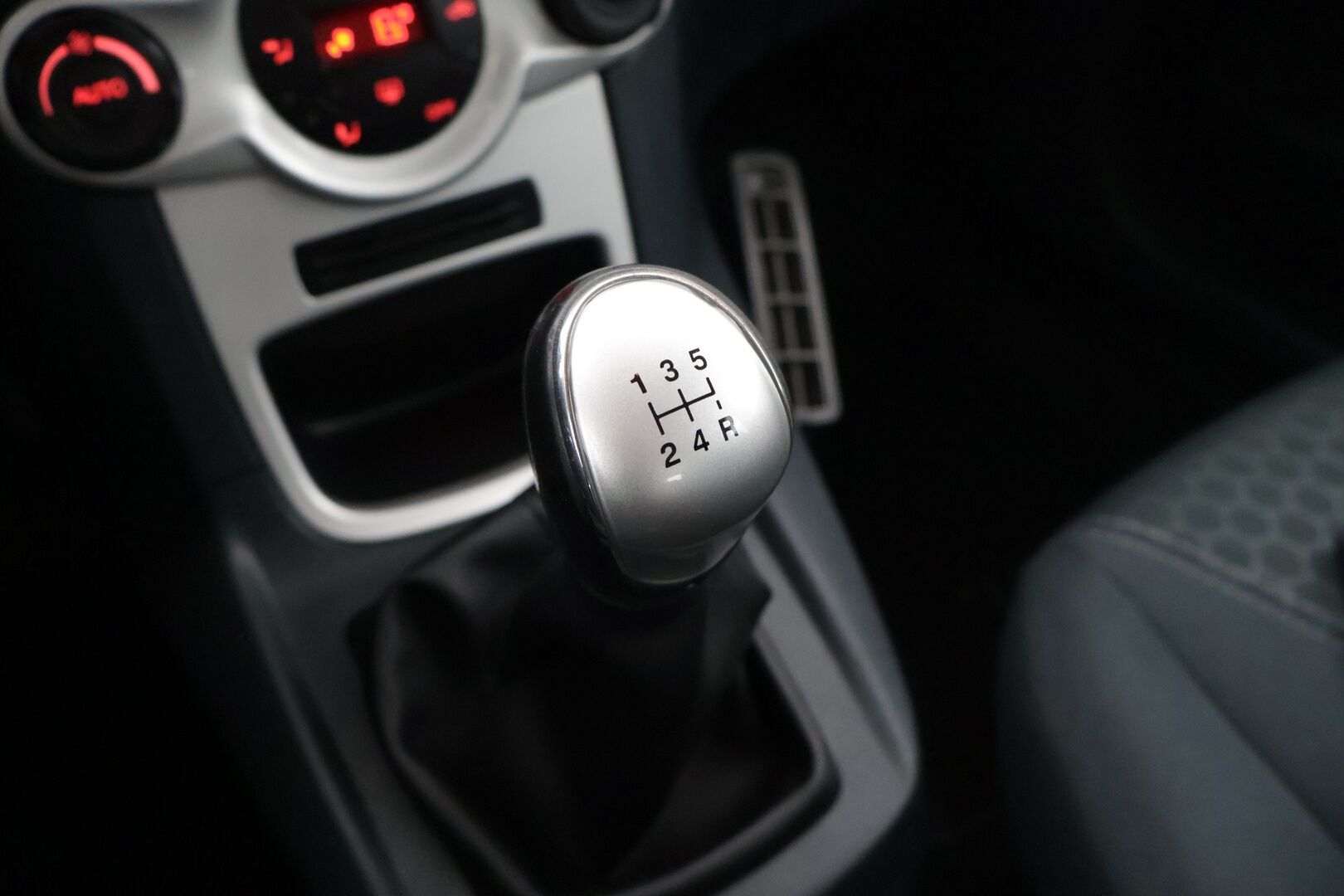 Ford Fiesta 2012 1,25 82 hv Titanium M5 5-ovinen *MYYDÄÄN HUUTOKAUPAT.COM*