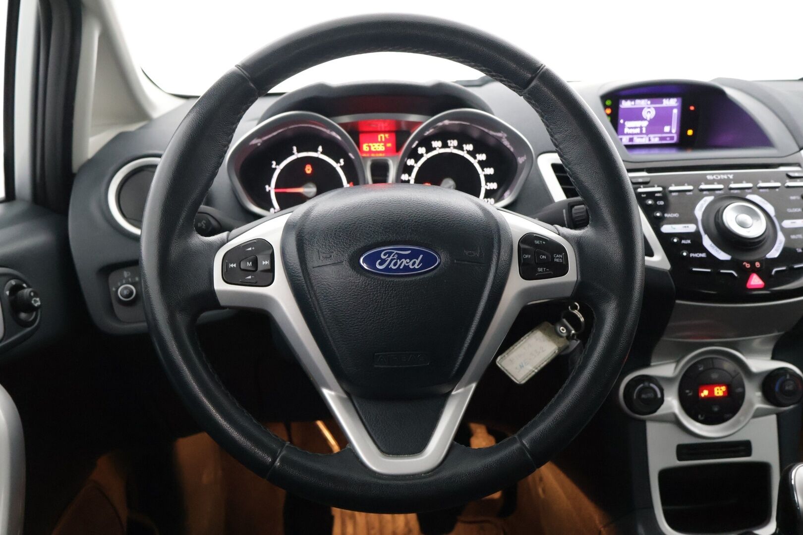 Ford Fiesta 2012 1,25 82 hv Titanium M5 5-ovinen *MYYDÄÄN HUUTOKAUPAT.COM*