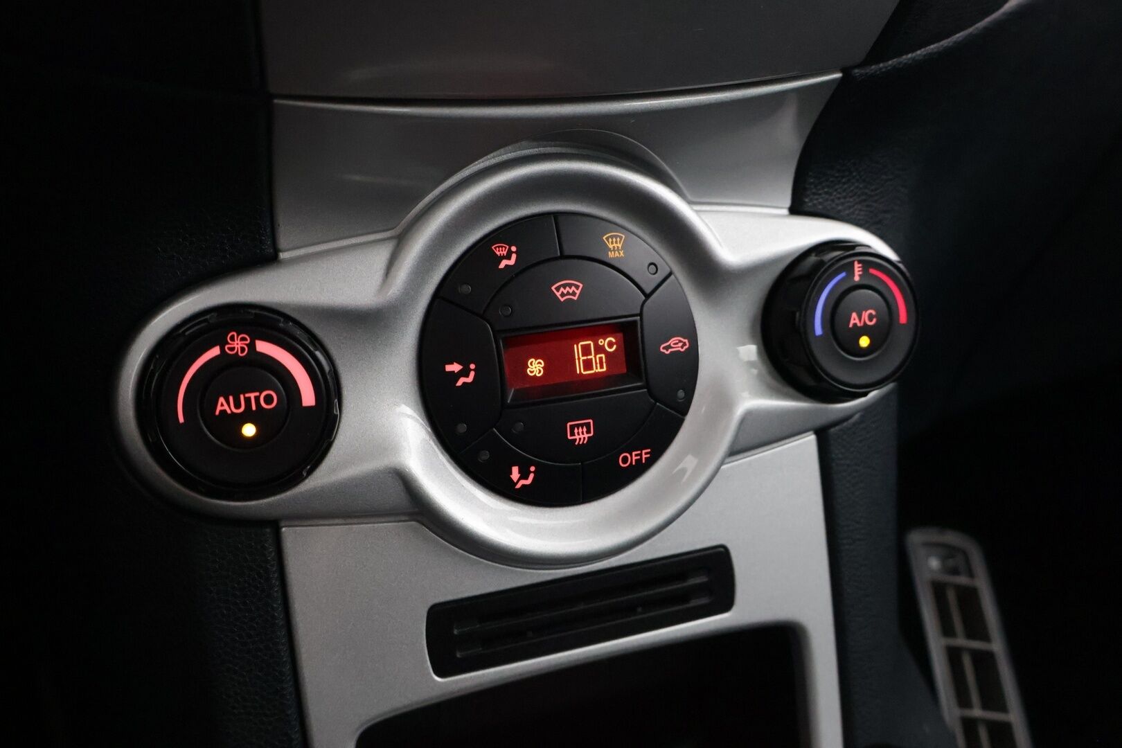 Ford Fiesta 2012 1,25 82 hv Titanium M5 5-ovinen *MYYDÄÄN HUUTOKAUPAT.COM*