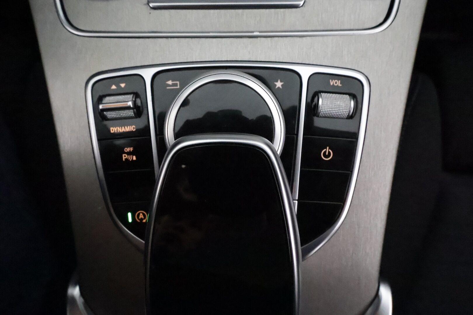 Mercedes-Benz C 2015 200 BlueTec A Premium Business * Vetokoukku / Lohkolämmitin / LED / Sporttipenkit / Vakkari - Suomi-auto / Kahdet Renkaat / 2x Renkaat alkuperäisvantein!