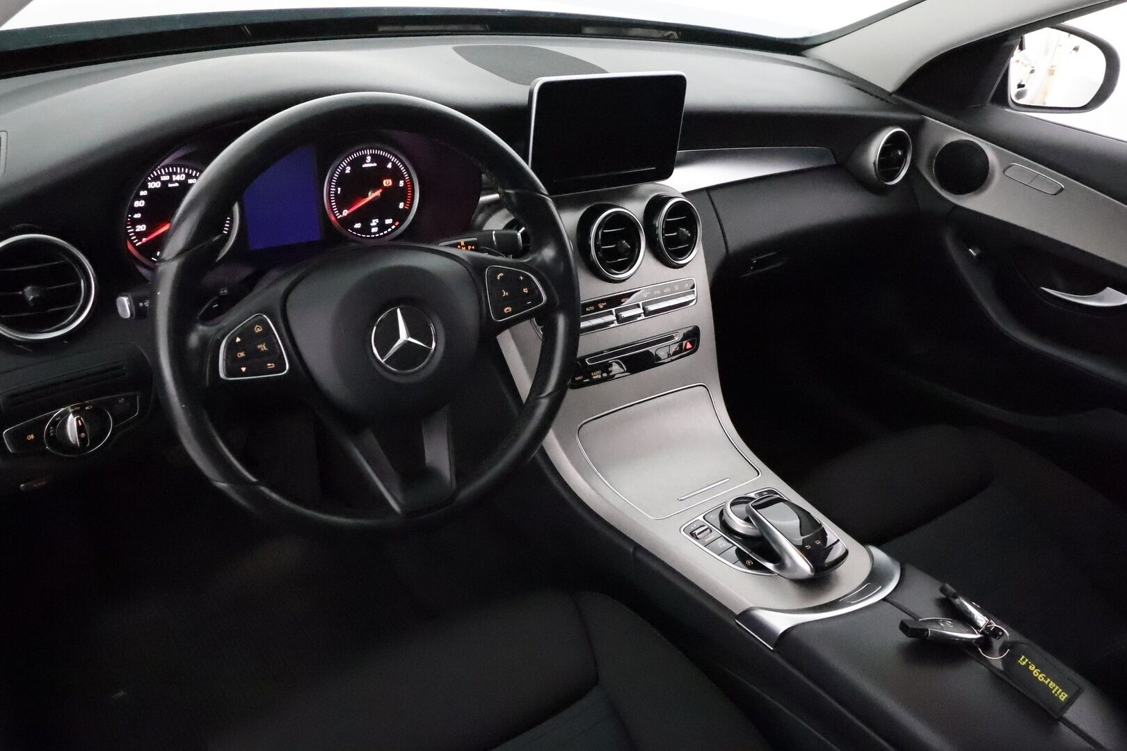 Mercedes-Benz C 2015 200 BlueTec A Premium Business * Vetokoukku / Lohkolämmitin / LED / Sporttipenkit / Vakkari - Suomi-auto / Kahdet Renkaat / 2x Renkaat alkuperäisvantein!